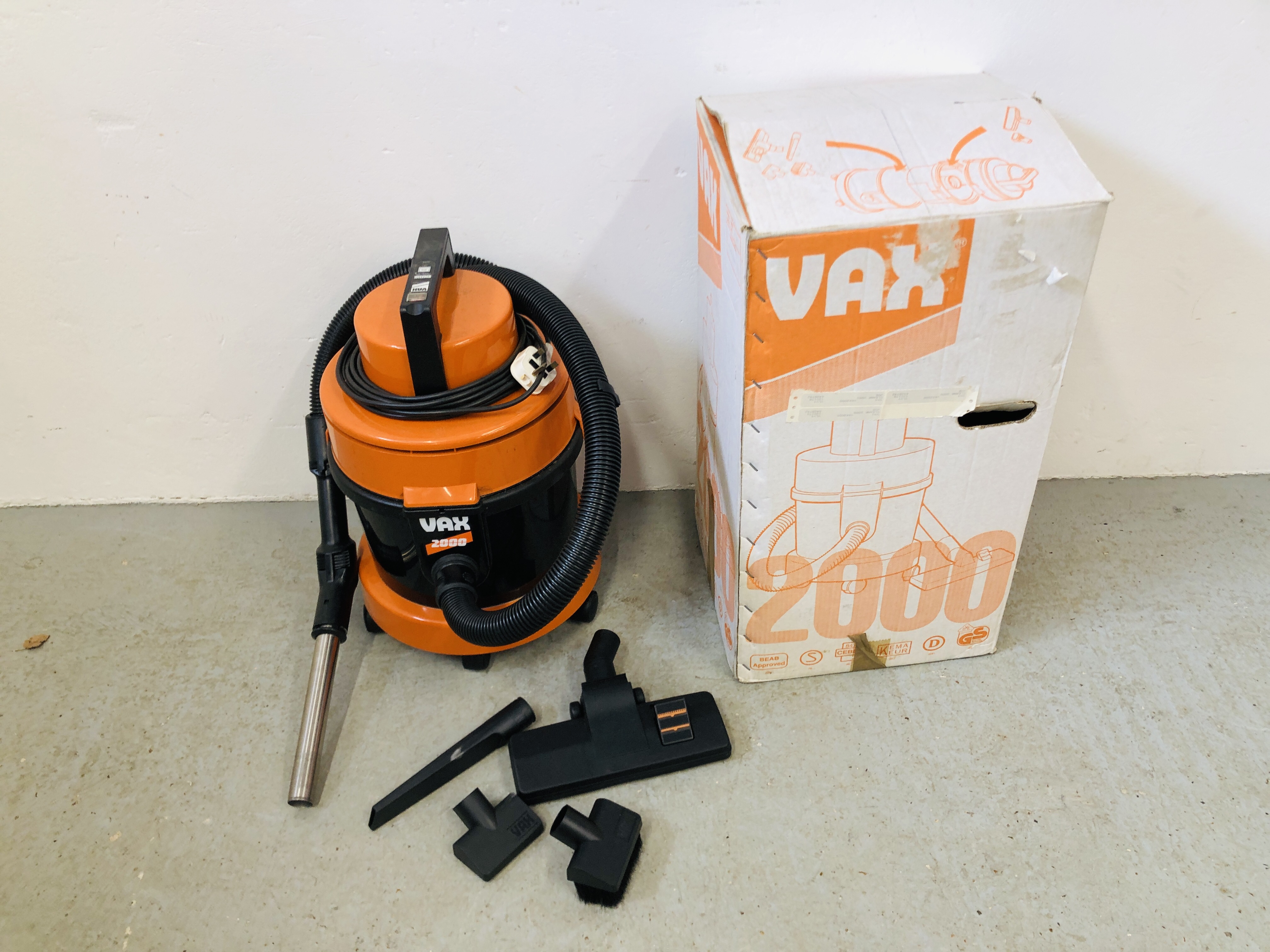 VAX 2000 (IN ORIGINAL BOX) - SOLD AS SEEN. - Image 3 of 3