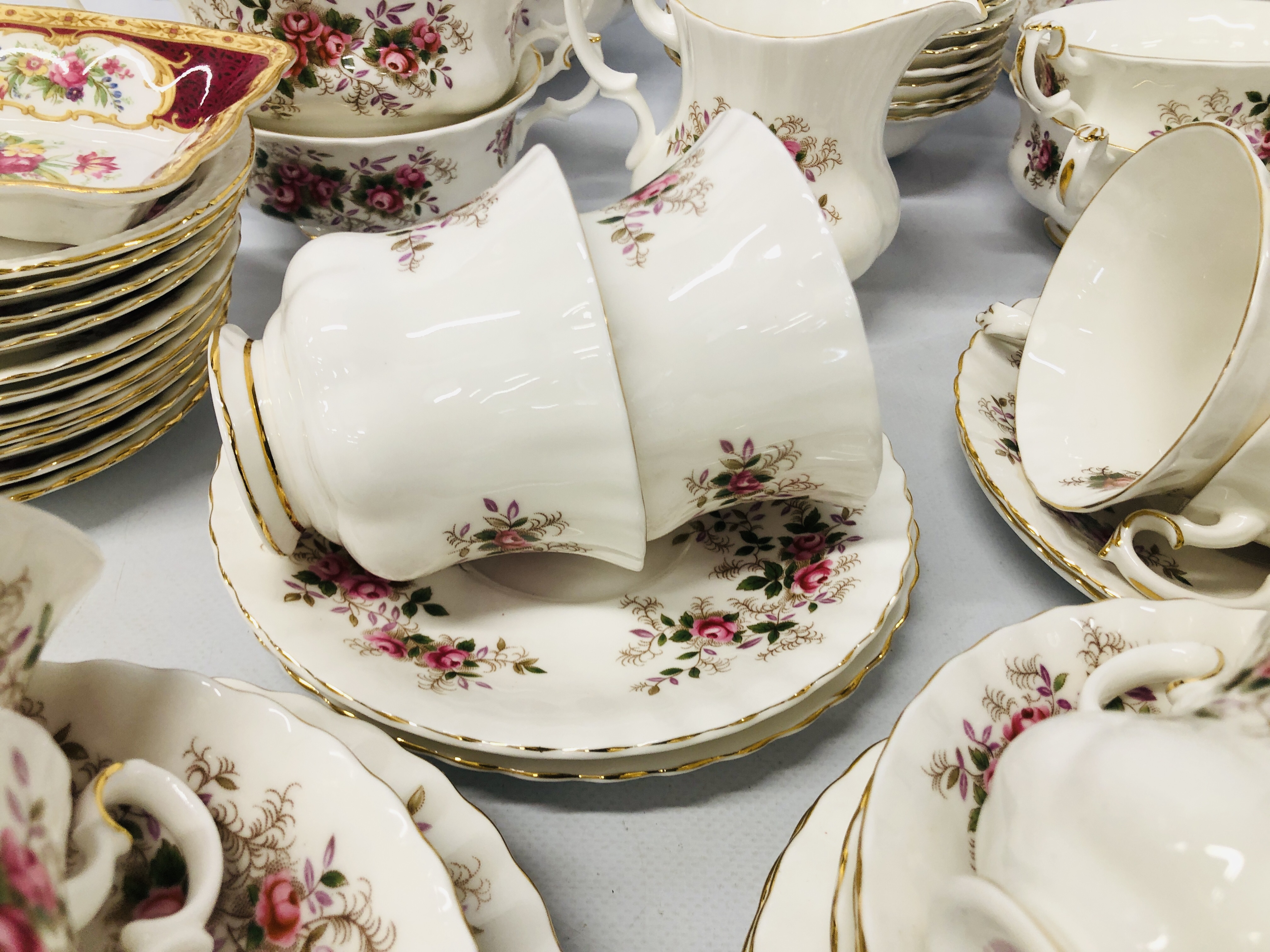 COLLECTION OF ROYAL ALBERT "LAVENDER ROSE" TEA AND DINNER WARE (68 PIECES) + ONE ROYAL ALBERT "LADY - Image 7 of 12