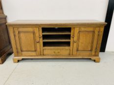 A SUPERB QUALITY REPRODUCTION SOLID OAK DRESSER BASE,