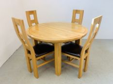 A CIRCULAR EXTENDING SOLID LIGHT OAK DINING TABLE AND FOUR SOLID LIGHT OAK DINING CHAIRS WITH FAUX