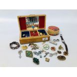 MUSICAL JEWELLERY BOX AND CONTENTS TO INCLUDE VARIOUS COSTUME JEWELLERY CLIP ON EARRINGS,