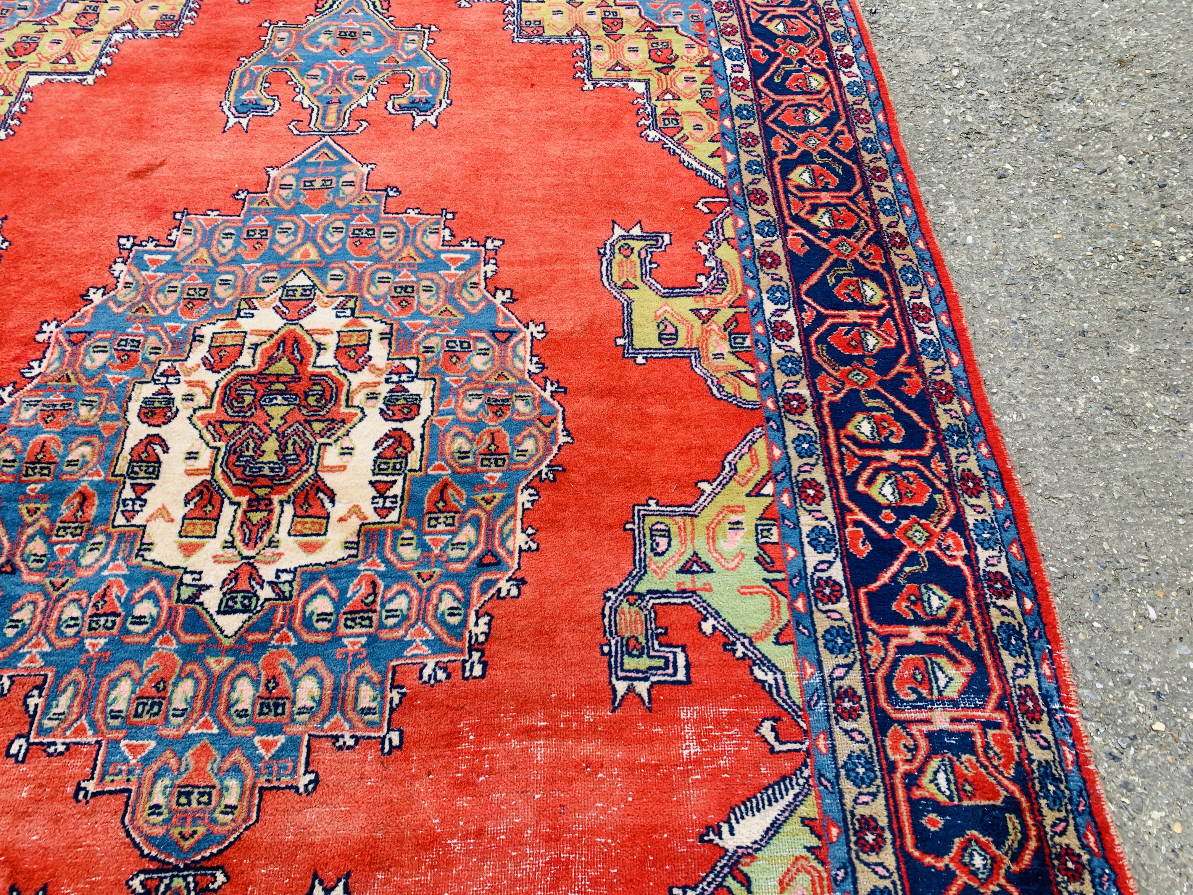 A GOOD QUALITY RED / BLUE PATTERNED EASTERN CARPET 3.3M X 3.15M. - Image 4 of 11