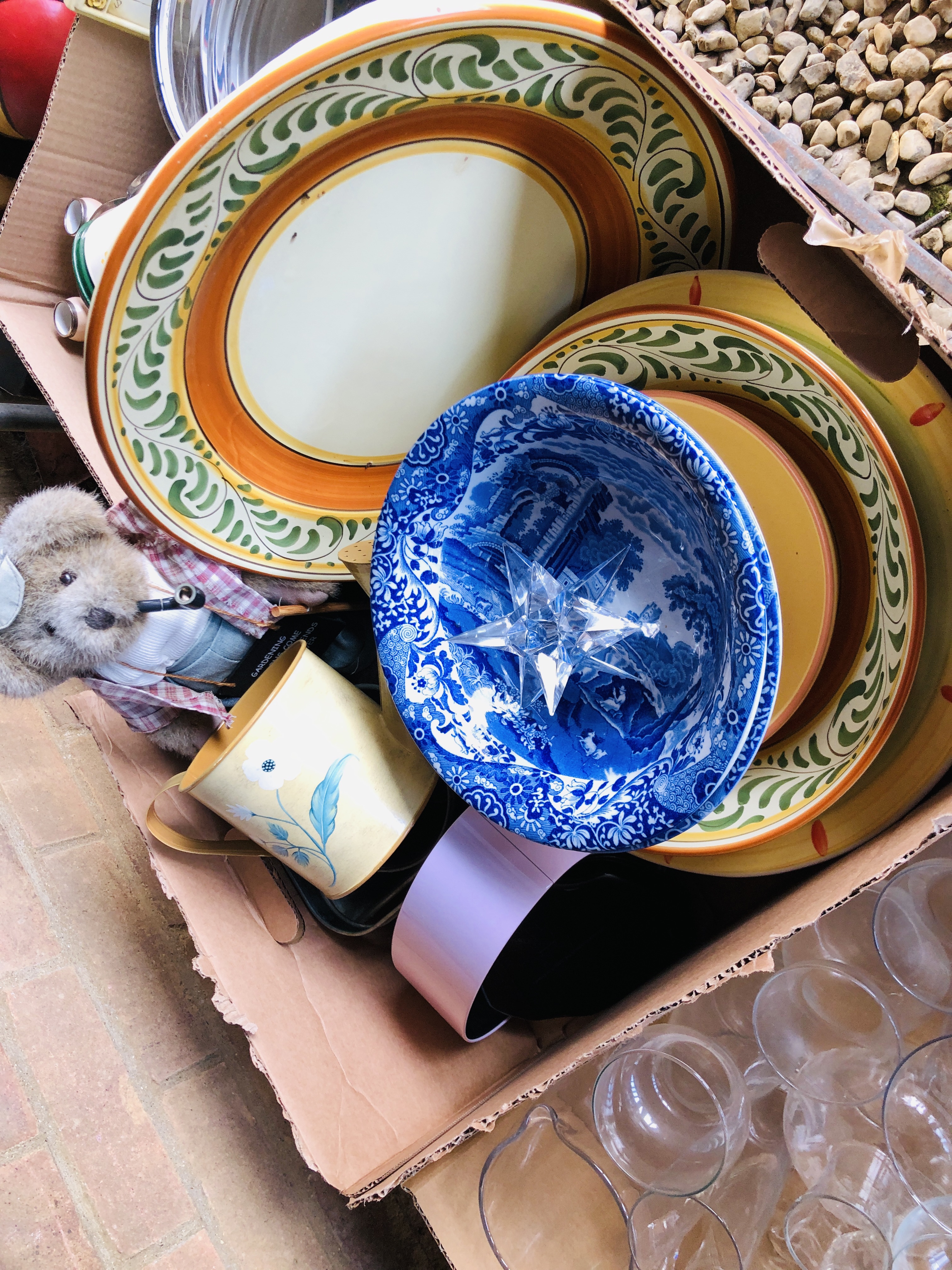 15 BOXES OF ASSORTED HOUSEHOLD SUNDRIES TO INCLUDE GLASS AND CHINA, ORNAMENTS, FRAMED PICTURES, - Image 3 of 27