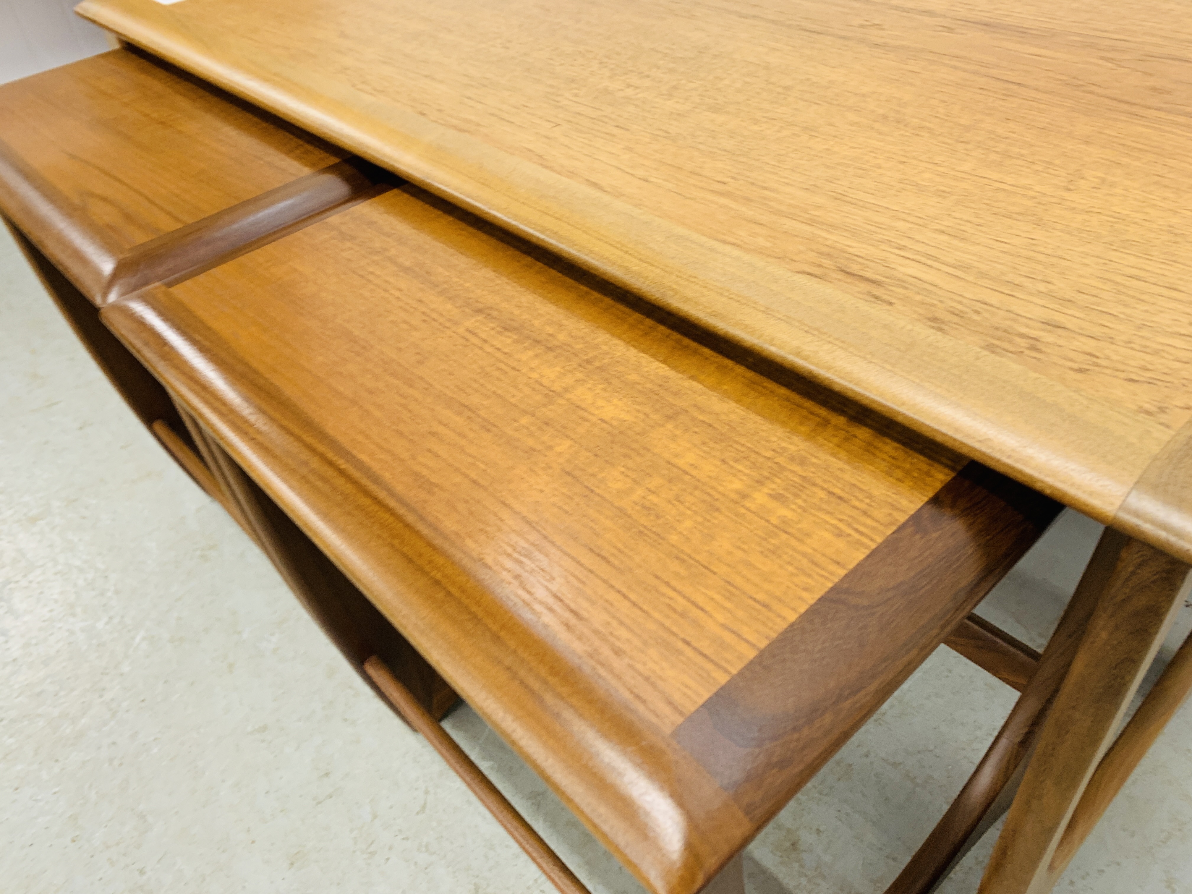 G-PLAN TEAK RECTANGULAR COFFEE TABLE WITH TWO NESTING TABLES BELOW - Image 8 of 12