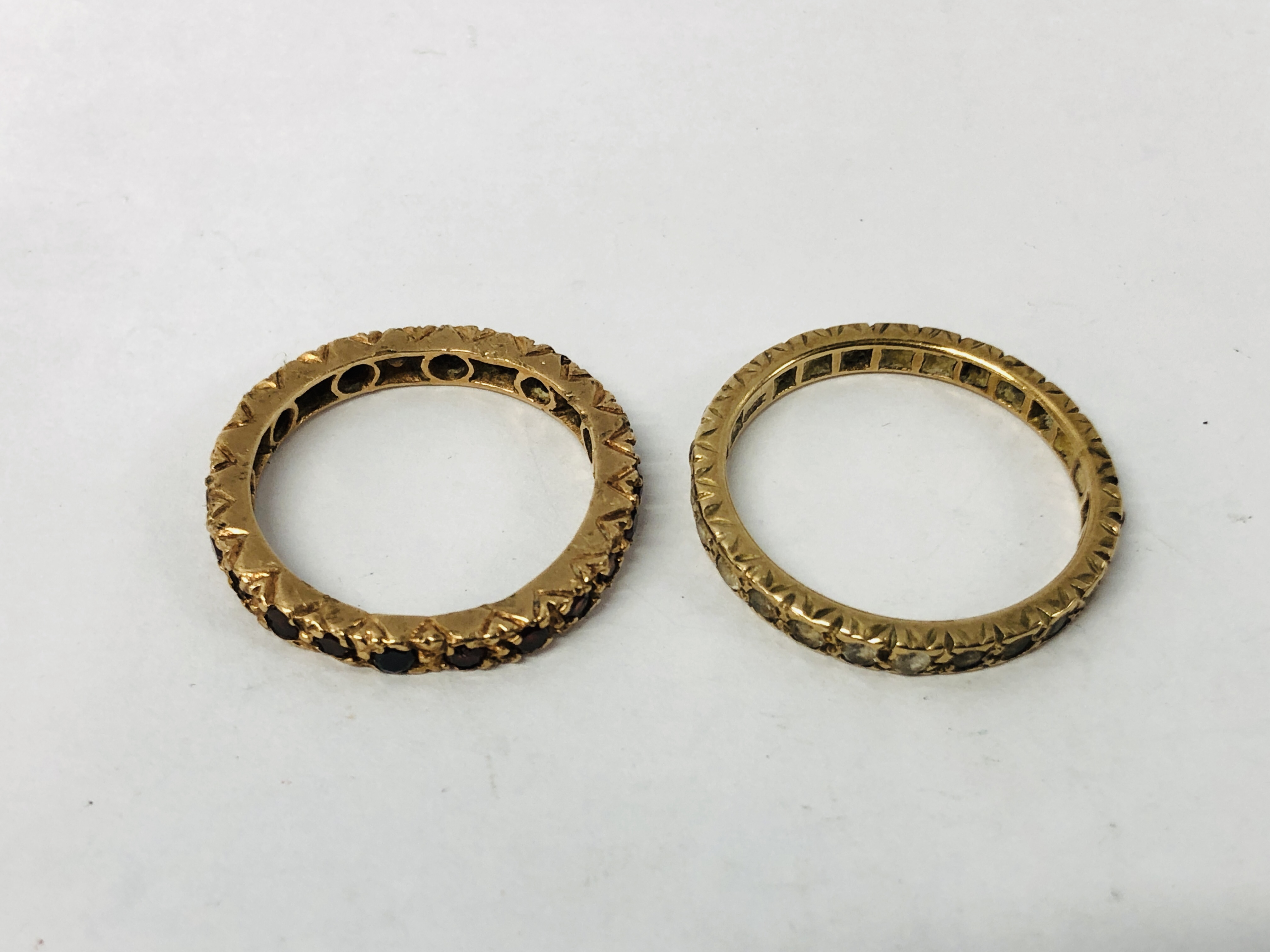 A YELLOW METAL ETERNITY RING, - Image 4 of 11