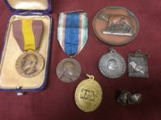 SMALL COLLECTION ITALIAN FASCIST ERA LATER SCHOOL OR ART MEDALS, MUSSOLINI CUFFLINKS, ETC.