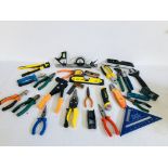 A BOX CONTAINING ASSORTED HAND TOOLS TO INCLUDE STANLEY FATMAX SNIPS, PLIERS, GRIPS, TAPE MEASURES,