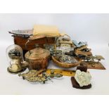 BOX OF ASSORTED COLLECTIBLES TO INCLUDE A DESK TIDY, CARRIAGE CLOCK, VINTAGE COPPER KETTLE, SCALES,