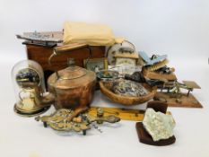 BOX OF ASSORTED COLLECTIBLES TO INCLUDE A DESK TIDY, CARRIAGE CLOCK, VINTAGE COPPER KETTLE, SCALES,