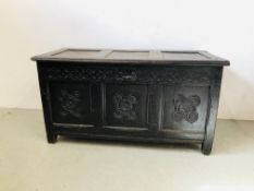 AN ANTIQUE OAK COFFER WITH HAND CARVED PANELS AND RAIL W 125CM, D 59CM, H 66CM.