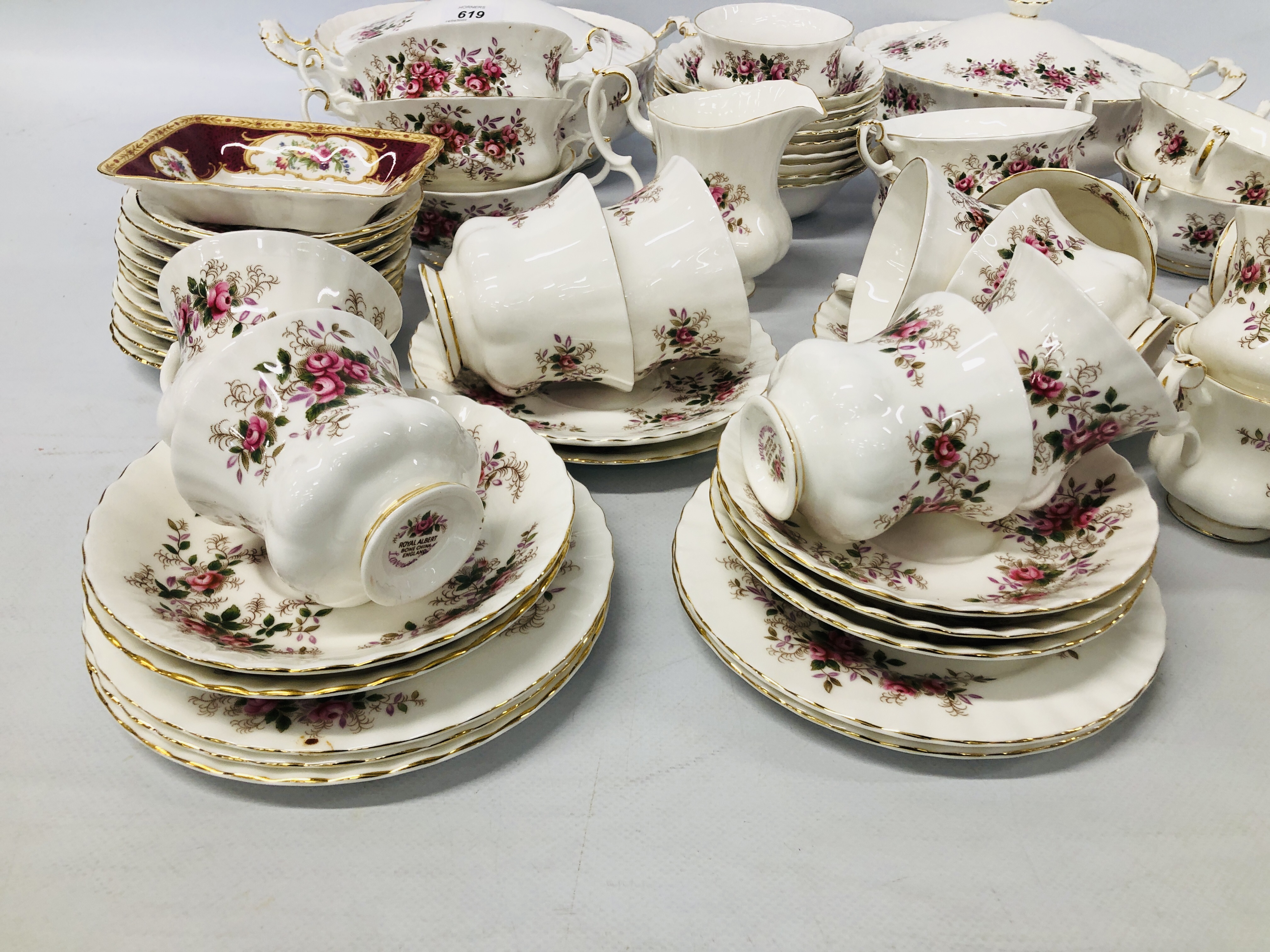 COLLECTION OF ROYAL ALBERT "LAVENDER ROSE" TEA AND DINNER WARE (68 PIECES) + ONE ROYAL ALBERT "LADY - Image 6 of 12