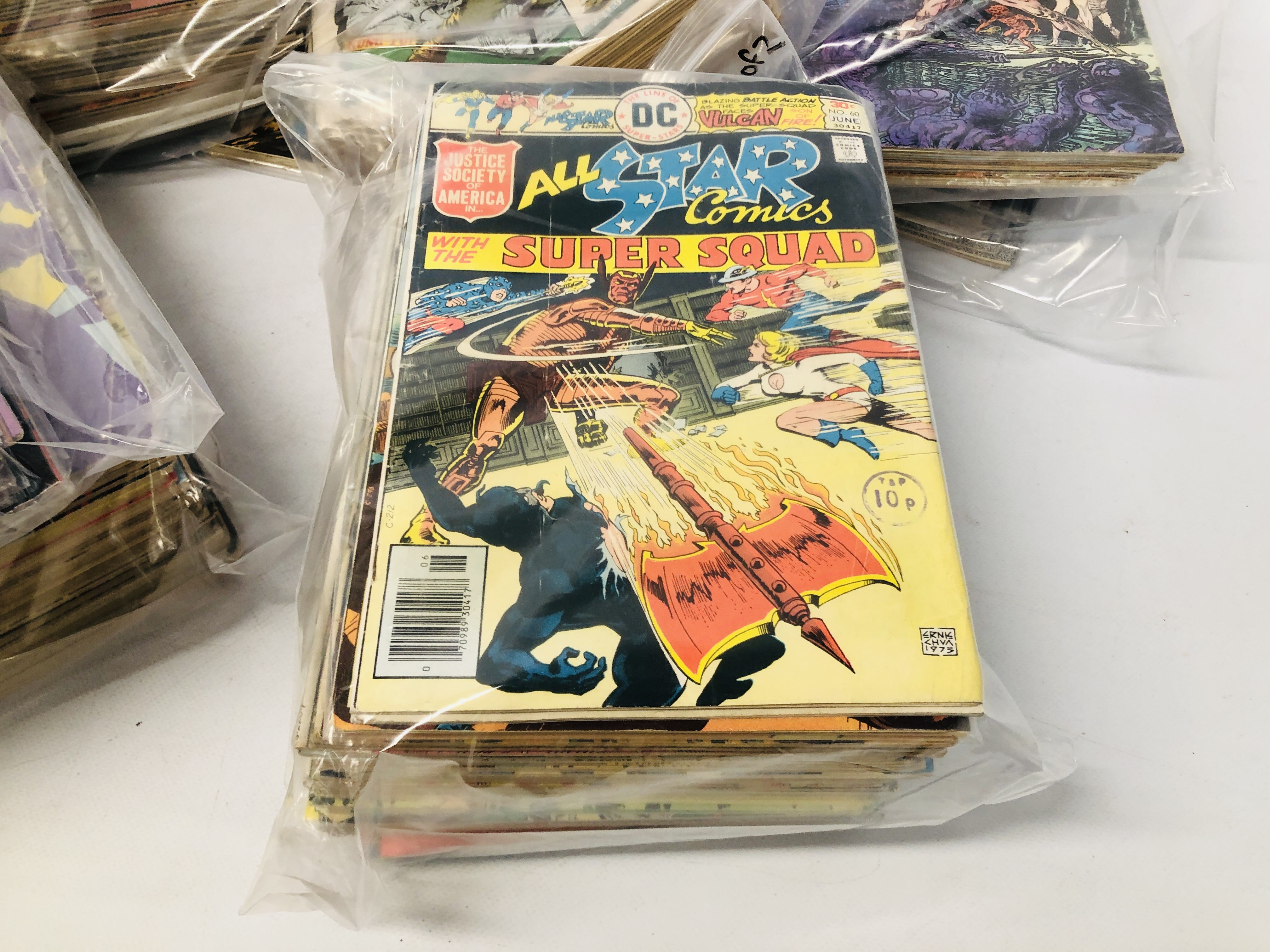 A COLLECTION OF COMICS TO INCLUDE COLLECTION OF MARVEL COMICS INCLUDING: MARVELS 1994, - Image 3 of 6