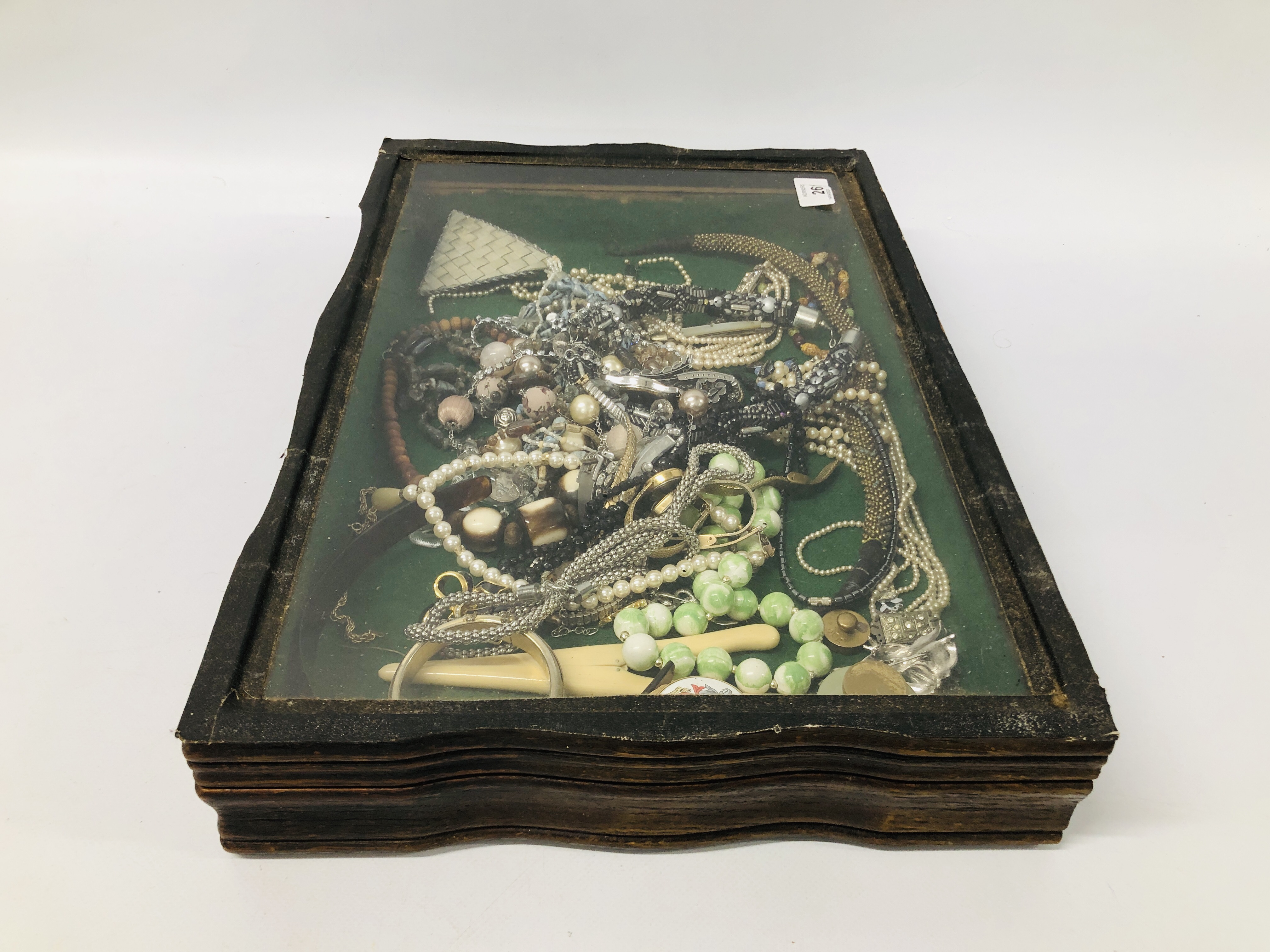 A GLASS TOP DISPLAY CASE CONTAINING A QUANTITY MIXED COSTUME JEWELLERY, ETC. - Image 10 of 10