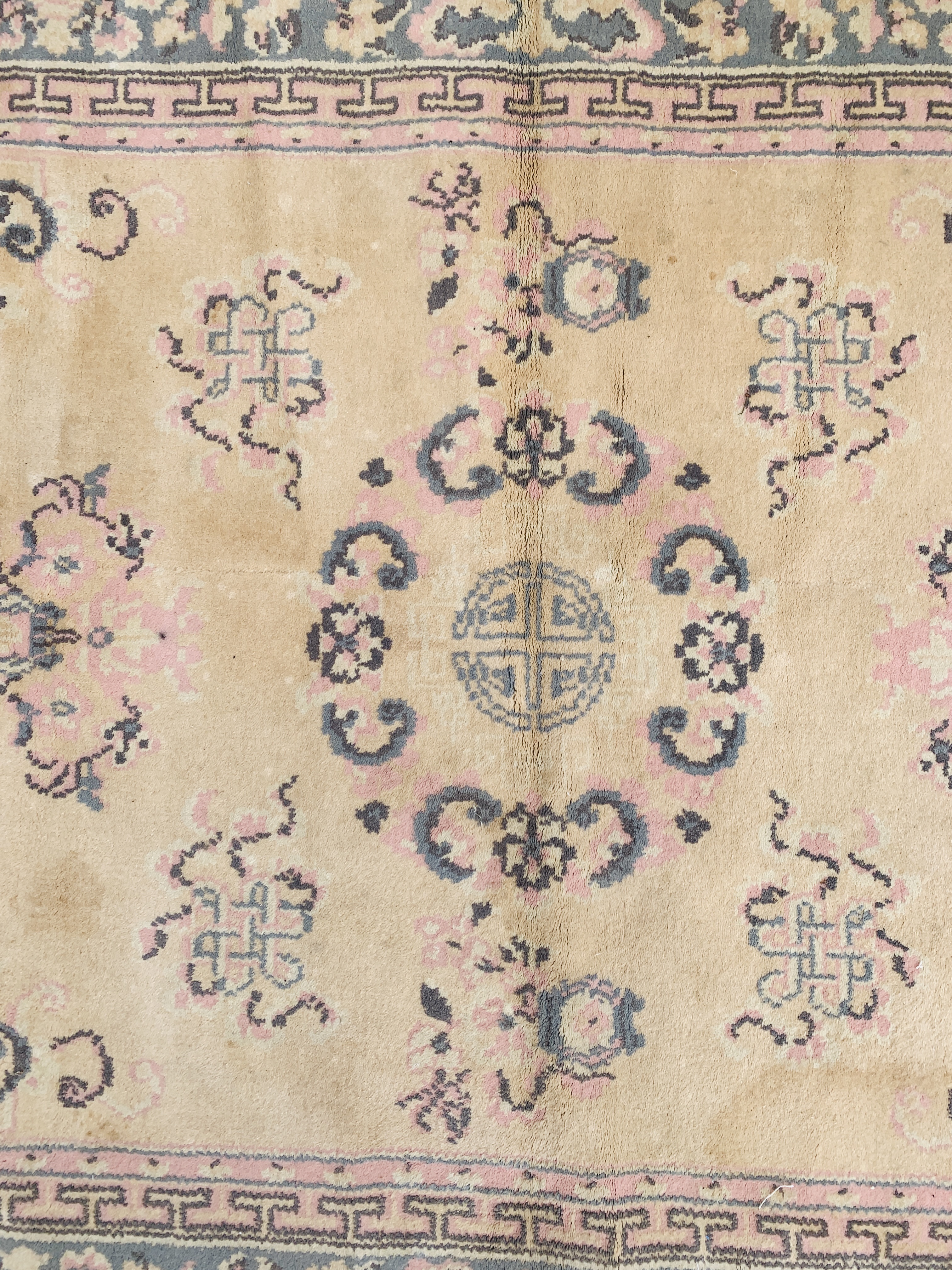 A CHINESE RUG BLUE / PINK PATTERNED ON BEIGE GROUND 1.7M X 1.25M. - Image 5 of 6