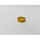 22CT GOLD WEDDING BAND MARKED D&BS.