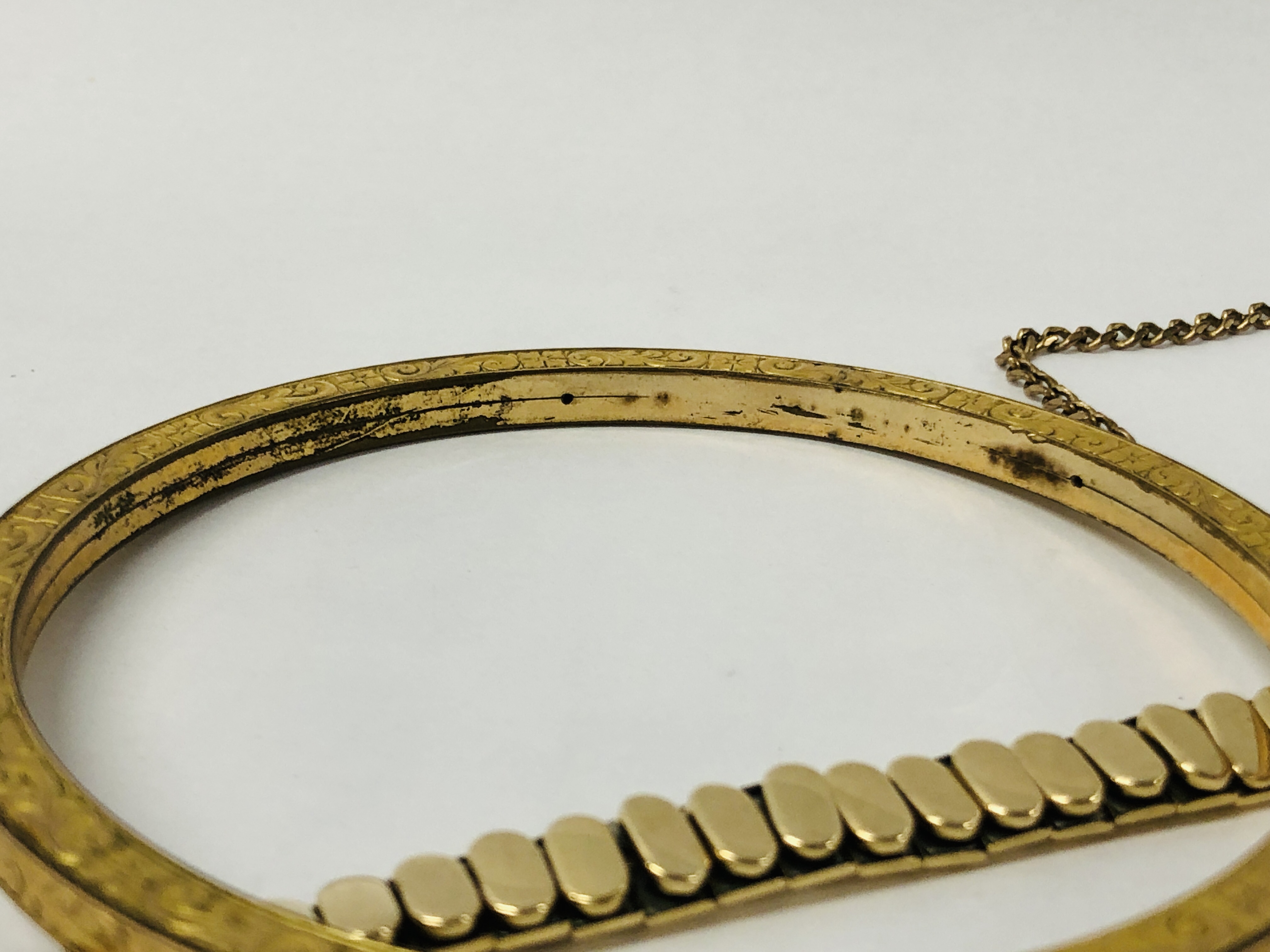 A VINTAGE GOLD PLATED BANGLE, ROLLED GOLD WATCH STRAP, YELLOW METAL CHAIN A/F. - Image 9 of 13