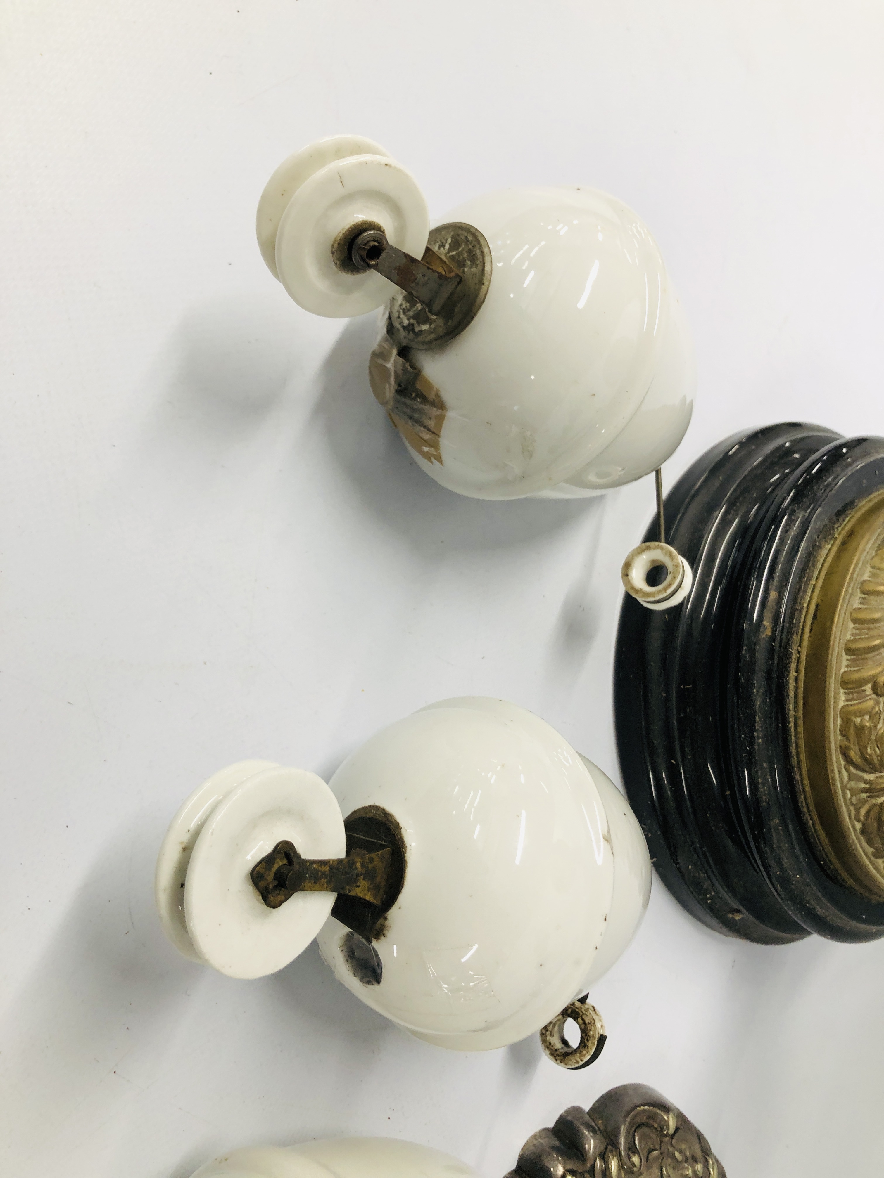 2 X VINTAGE OIL LAMPS TO INCLUDE MAPPIN AND WEBB AND 3 X RISE AND FALL ATTACHMENTS - Image 2 of 8