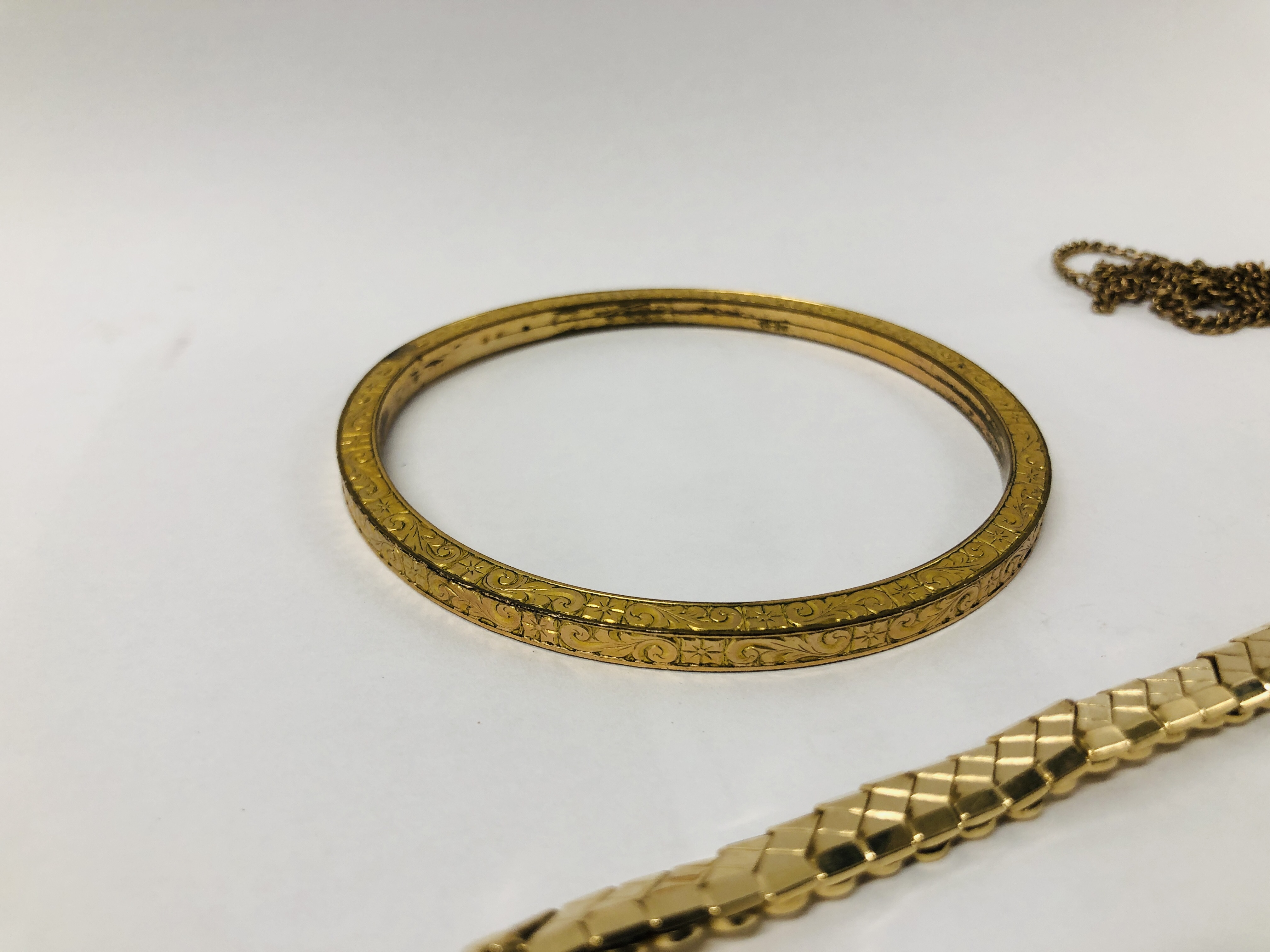 A VINTAGE GOLD PLATED BANGLE, ROLLED GOLD WATCH STRAP, YELLOW METAL CHAIN A/F. - Image 2 of 13