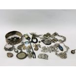 COLLECTION OF ASSORTED VINTAGE WHITE METAL AND SILVER JEWELLERY TO INCLUDE MARCASITE,