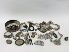 COLLECTION OF ASSORTED VINTAGE WHITE METAL AND SILVER JEWELLERY TO INCLUDE MARCASITE,