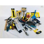 A BOX OF ASSORTED HAND TOOLS TO INCLUDE HACKSAWS, CLAMPS, BOLSTER CHISELS, FILES, SCRAPERS,