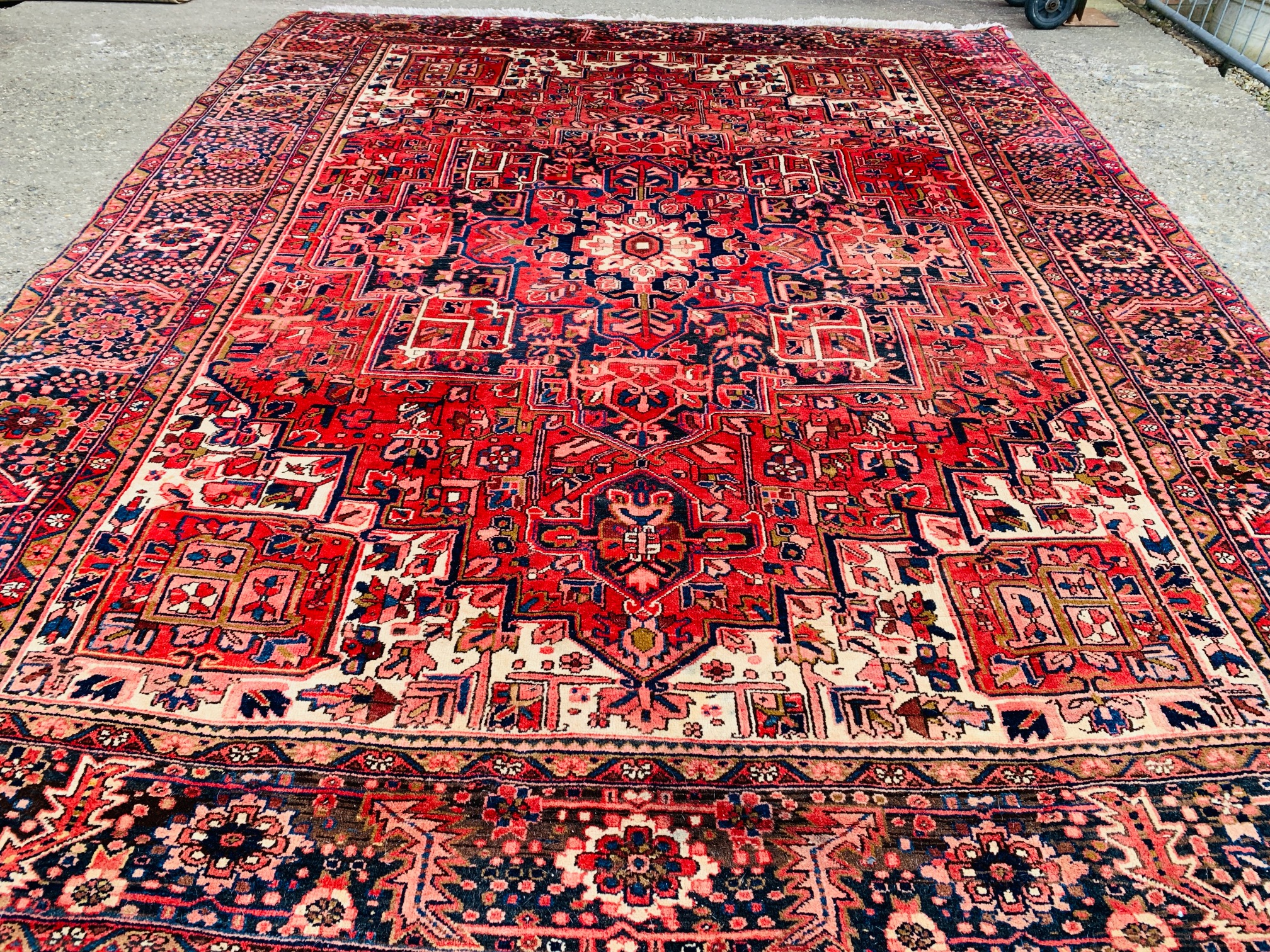 A GOOD QUALITY RED PATTERNED EASTERN CARPET 3.75M X 2.9M. - Image 13 of 15