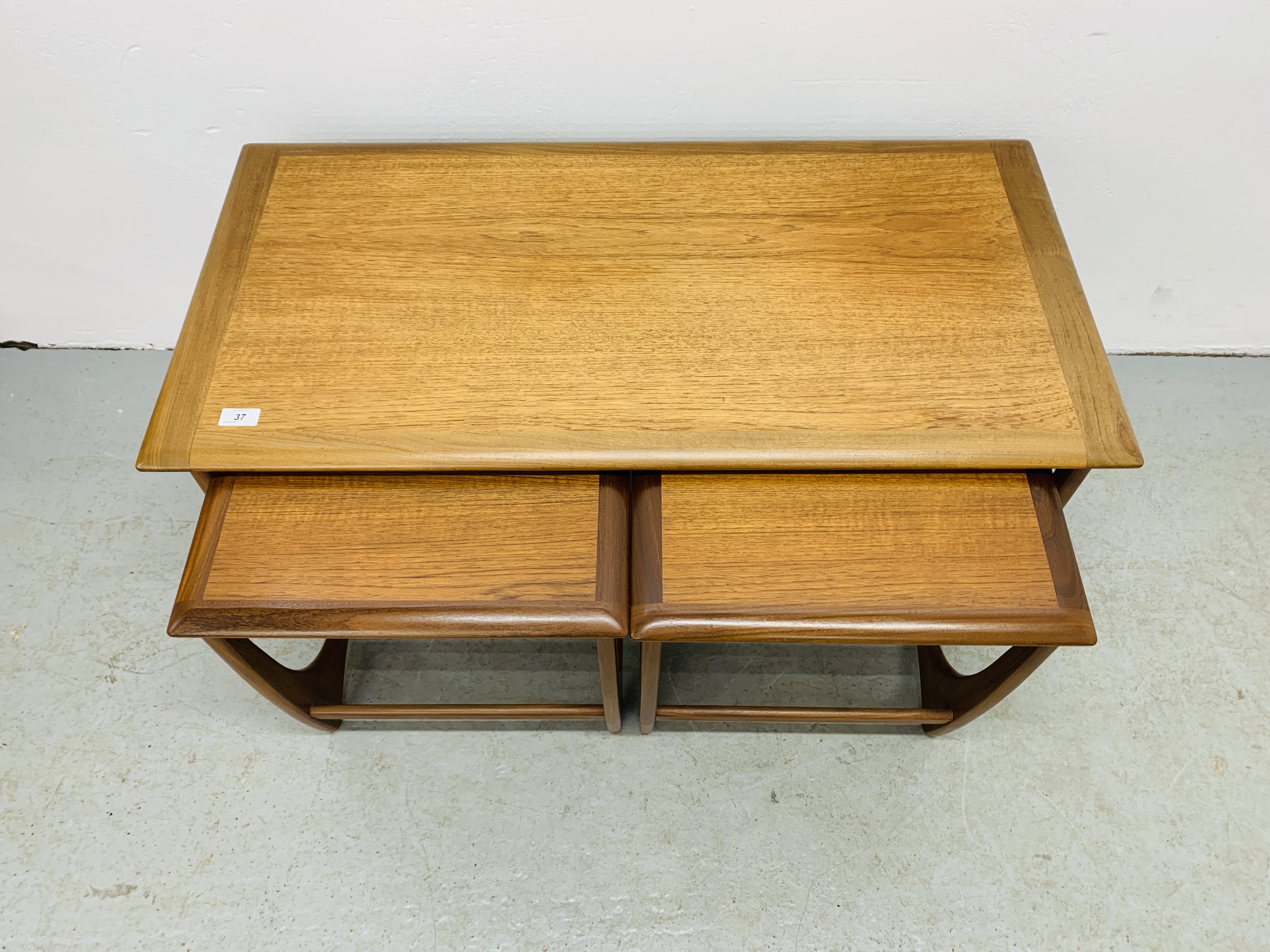 G-PLAN TEAK RECTANGULAR COFFEE TABLE WITH TWO NESTING TABLES BELOW - Image 2 of 12