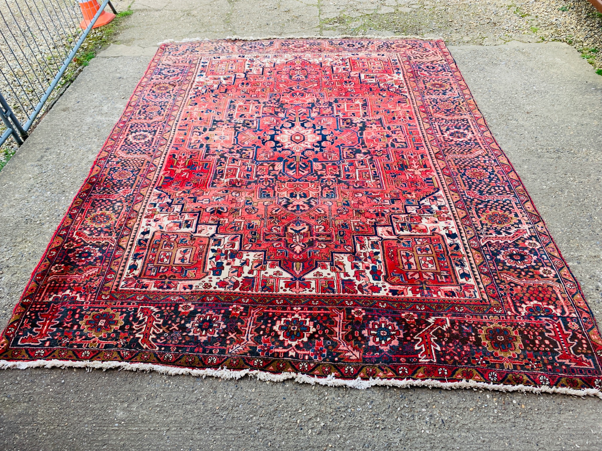 A GOOD QUALITY RED PATTERNED EASTERN CARPET 3.75M X 2.9M.