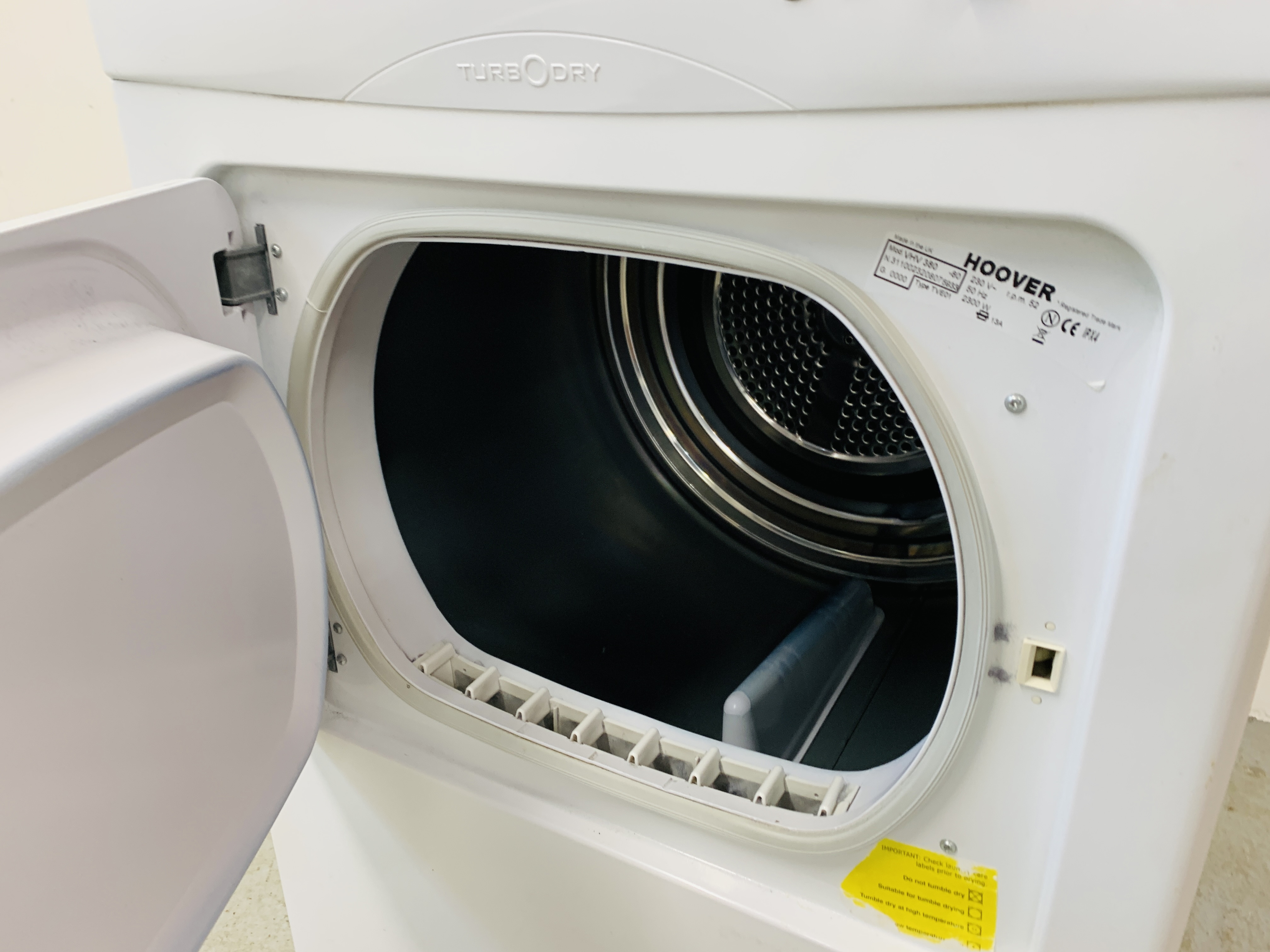 A HOOVER VISION HD 8 KG TUMBLE DRYER - SOLD AS SEEN. - Image 6 of 6