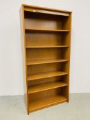 A G-PLAN FULL HEIGHT TEAK FINISH BOOKSHELF 6 TIER ADJUSTABLE SHELVING WIDTH 90CM. DEPTH 32CM.