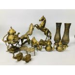 A BOX OF HEAVY DECORATIVE BRASSWARE TO INCLUDE RAMPANT HORSE, EAGLE, ELEPHANTS, SPIRIT KETTLE,