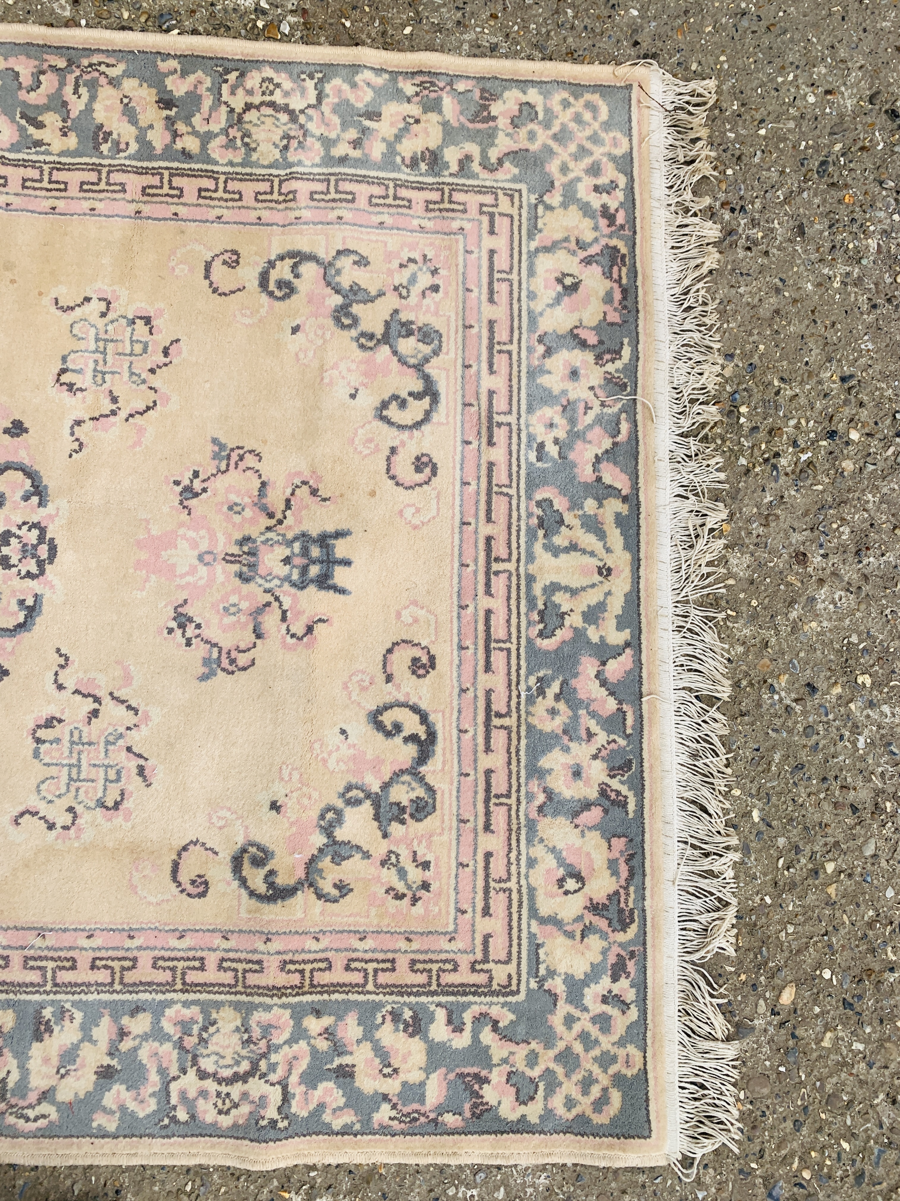 A CHINESE RUG BLUE / PINK PATTERNED ON BEIGE GROUND 1.7M X 1.25M. - Image 4 of 6