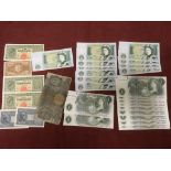 PACKET BANKNOTES INCLUDING OLD ONE POUND CONSECUTIVE RUN OF NINE, ITALY,