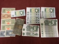 PACKET BANKNOTES INCLUDING OLD ONE POUND CONSECUTIVE RUN OF NINE, ITALY,