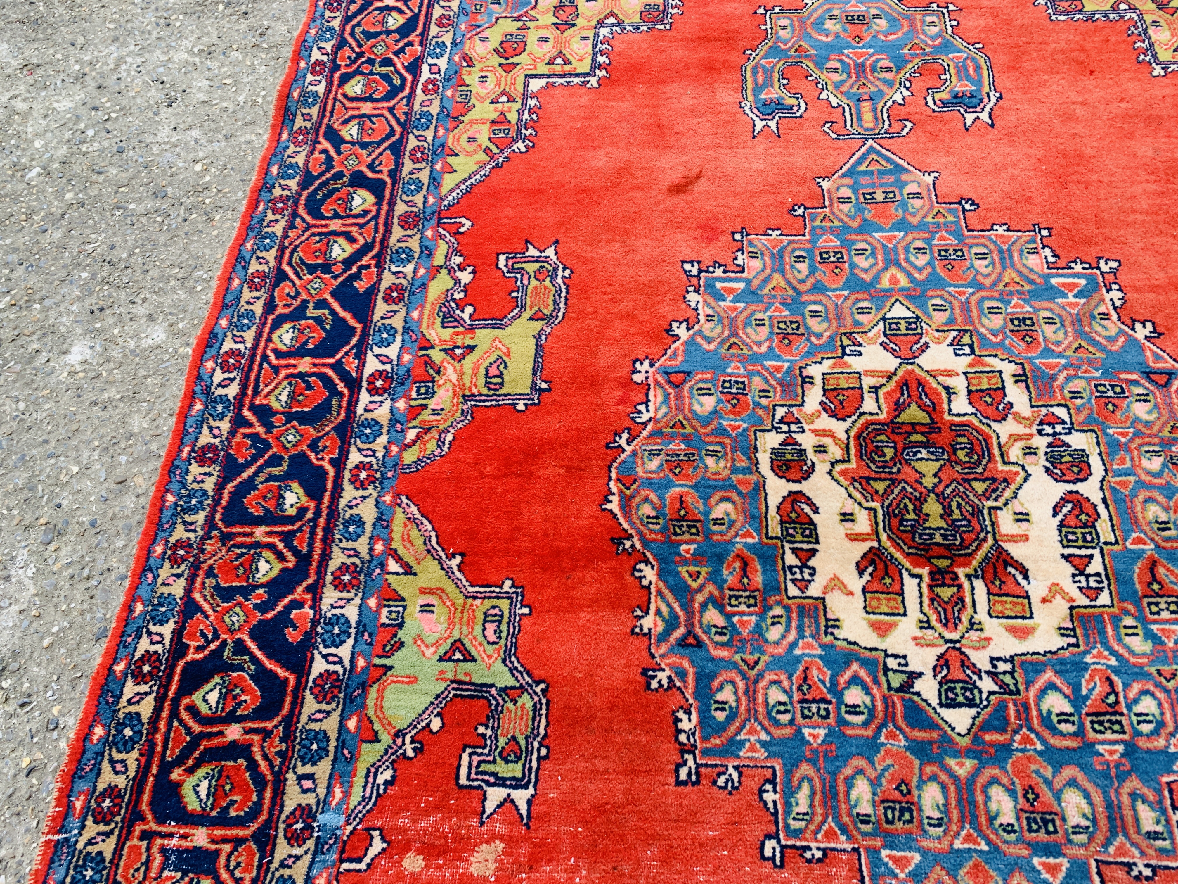 A GOOD QUALITY RED / BLUE PATTERNED EASTERN CARPET 3.3M X 3.15M. - Image 5 of 11