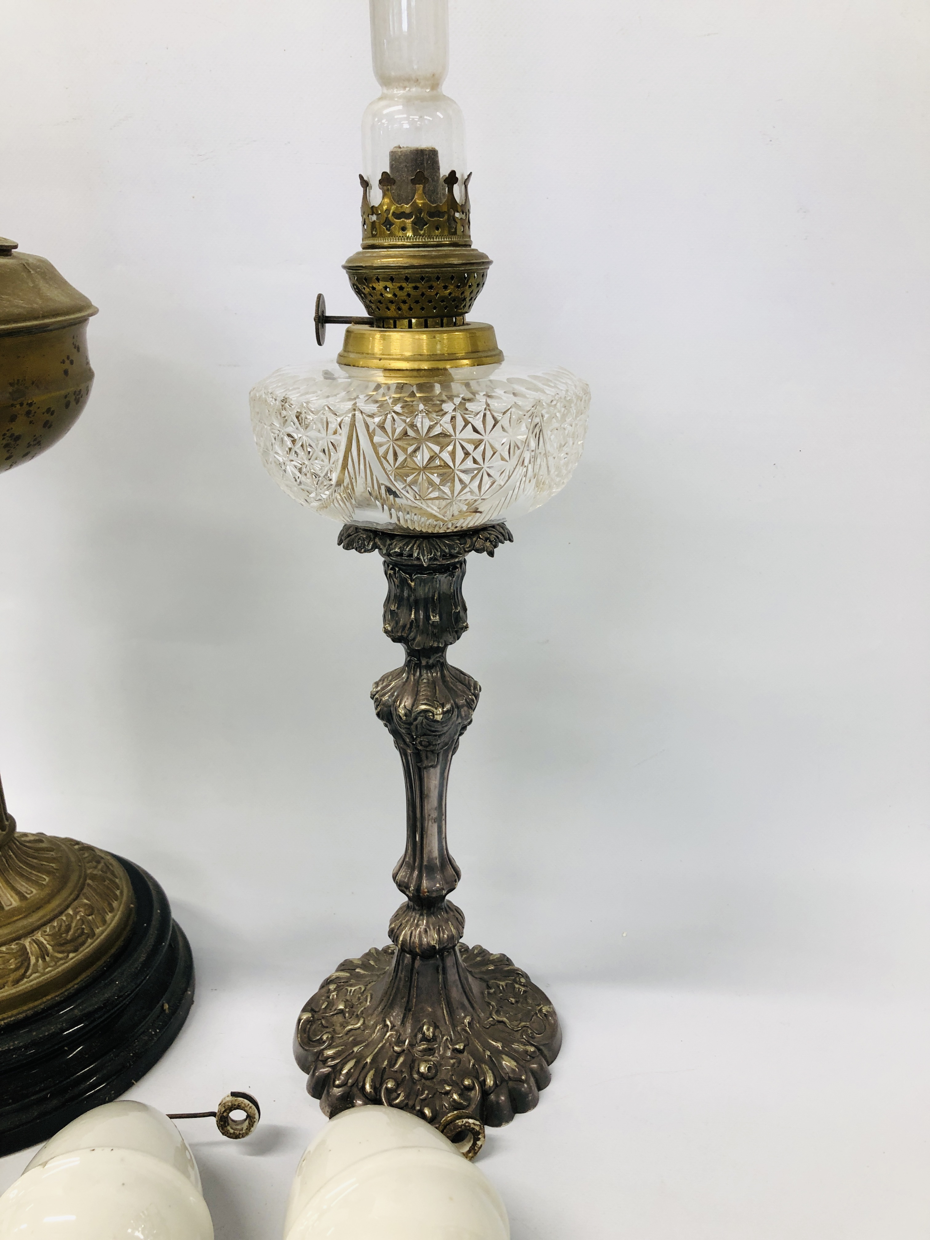 2 X VINTAGE OIL LAMPS TO INCLUDE MAPPIN AND WEBB AND 3 X RISE AND FALL ATTACHMENTS - Image 4 of 8