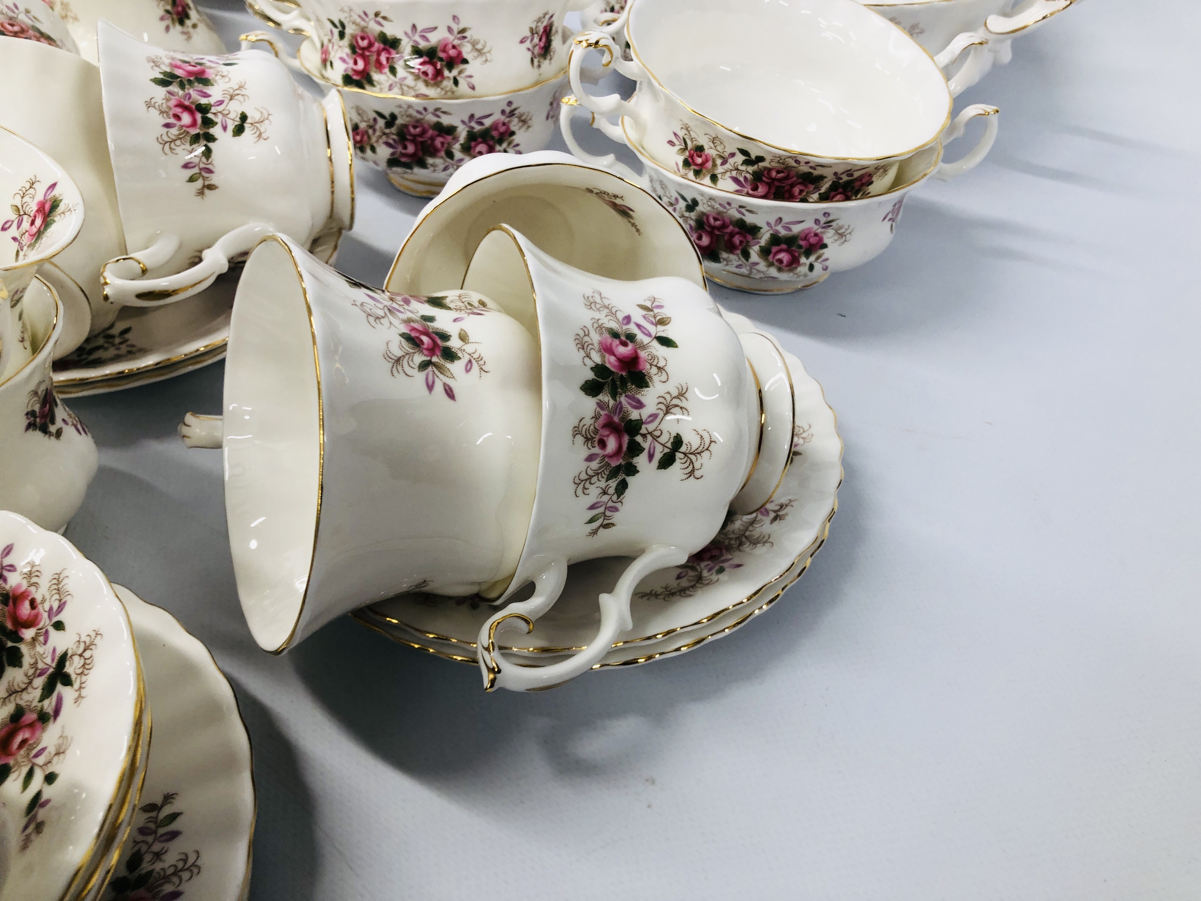 COLLECTION OF ROYAL ALBERT "LAVENDER ROSE" TEA AND DINNER WARE (68 PIECES) + ONE ROYAL ALBERT "LADY - Image 3 of 12