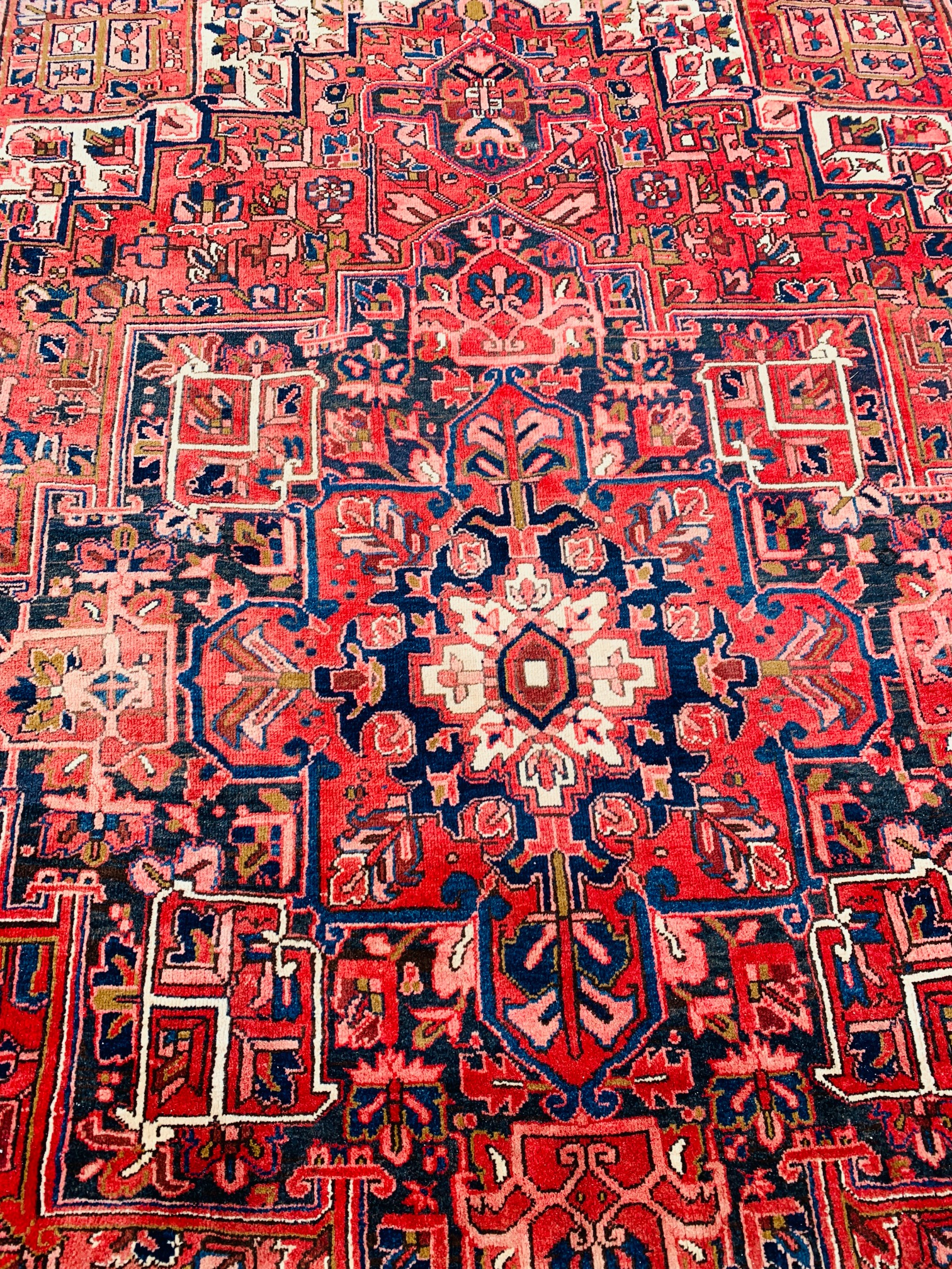 A GOOD QUALITY RED PATTERNED EASTERN CARPET 3.75M X 2.9M. - Image 6 of 15