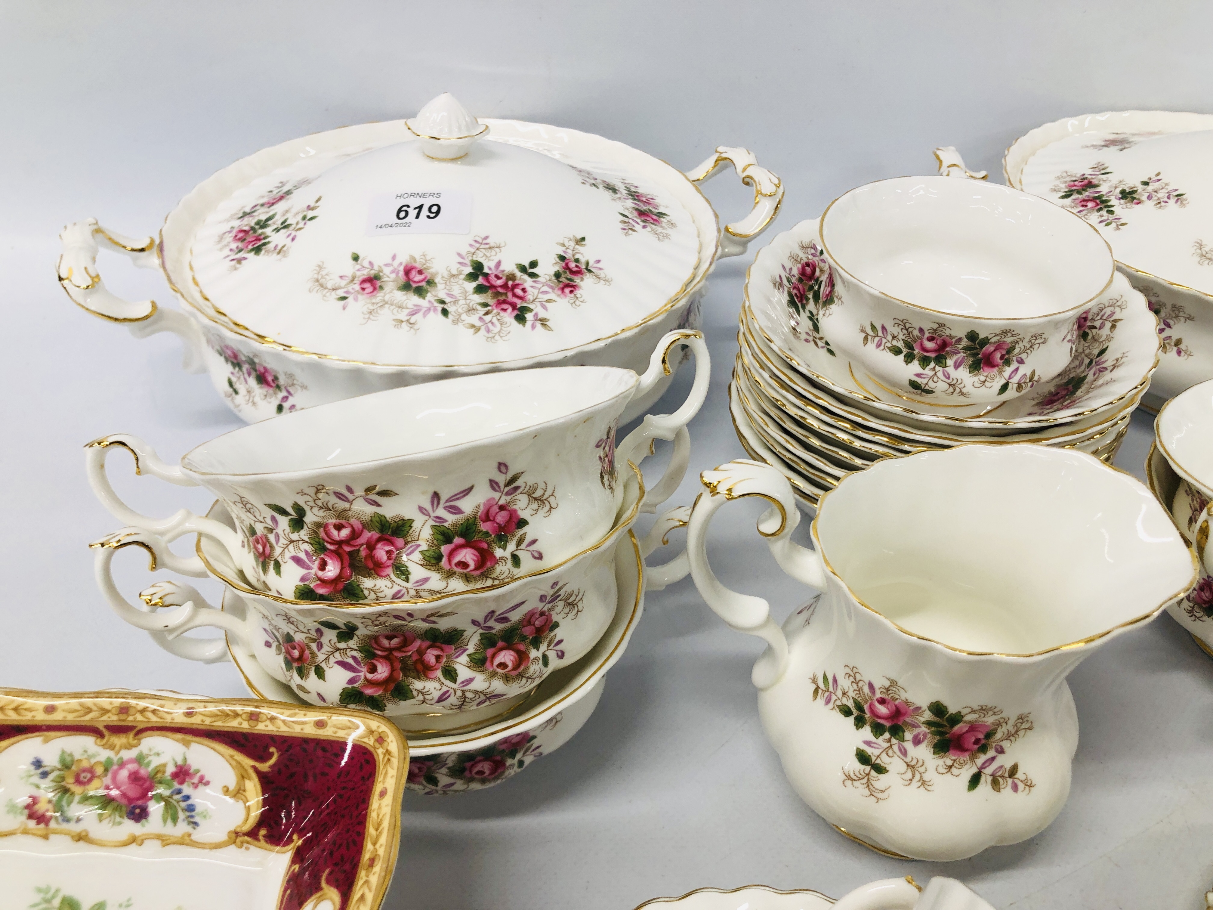 COLLECTION OF ROYAL ALBERT "LAVENDER ROSE" TEA AND DINNER WARE (68 PIECES) + ONE ROYAL ALBERT "LADY - Image 10 of 12