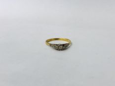 A SOLITAIRE DIAMOND RING, BRILLIANT CUT STONE, APPROX 2.