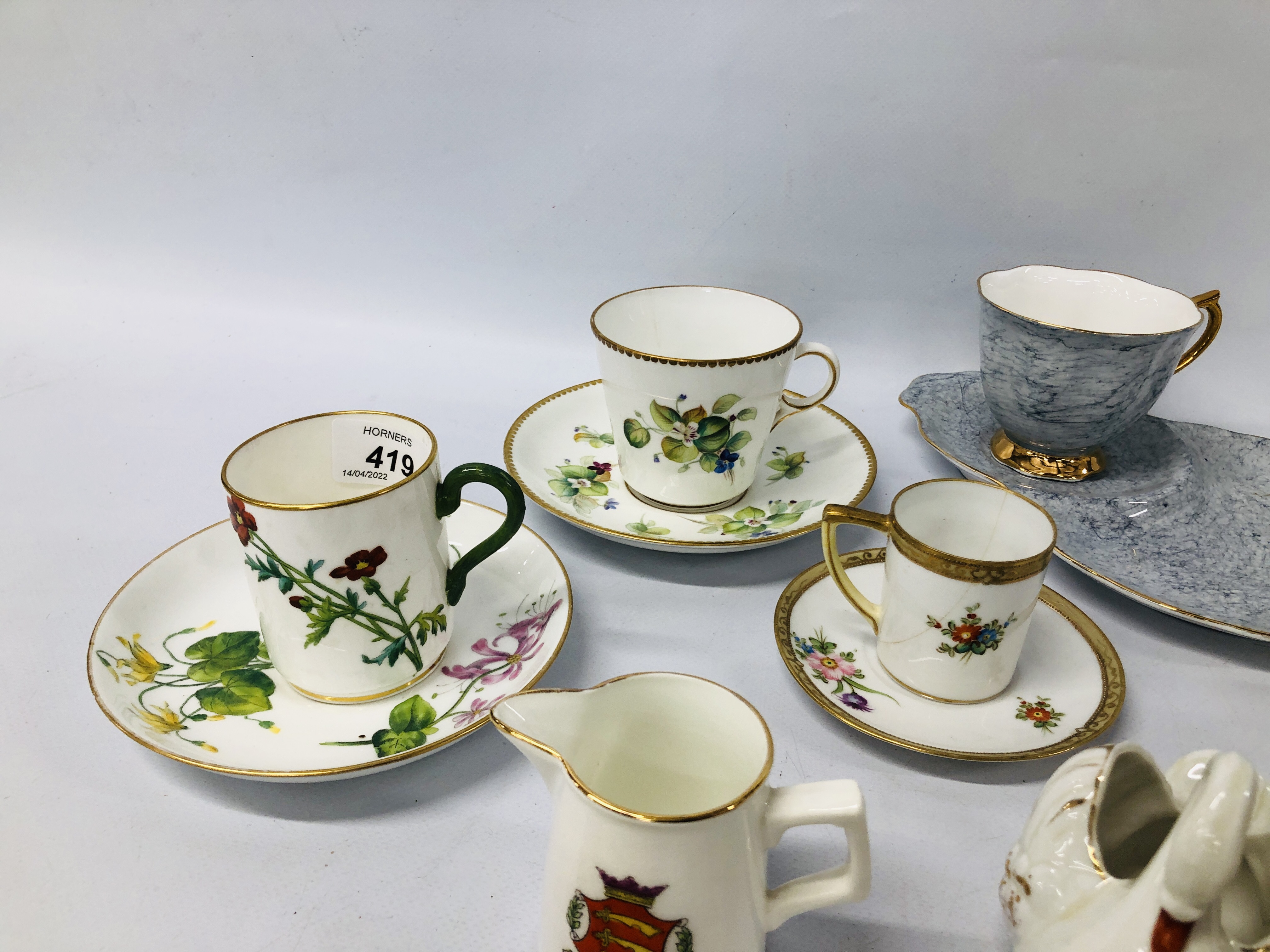 8 X VARIOUS CABINET CUPS AND SAUCERS TO INCLUDE ROYAL ALBERT "GOSSAMER" HAND PAINTED FLORAL DESIGN - Image 5 of 11