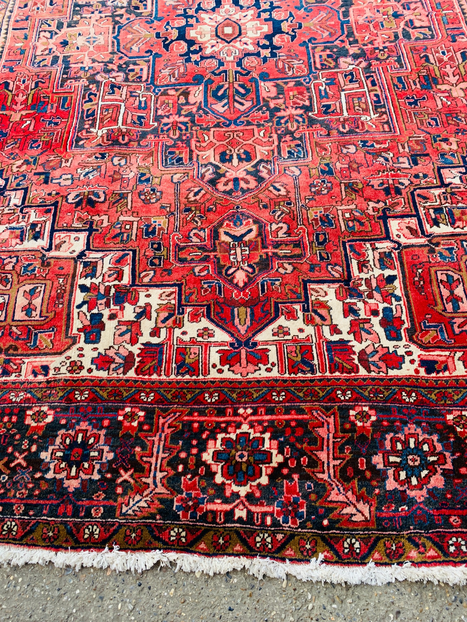 A GOOD QUALITY RED PATTERNED EASTERN CARPET 3.75M X 2.9M. - Image 3 of 15