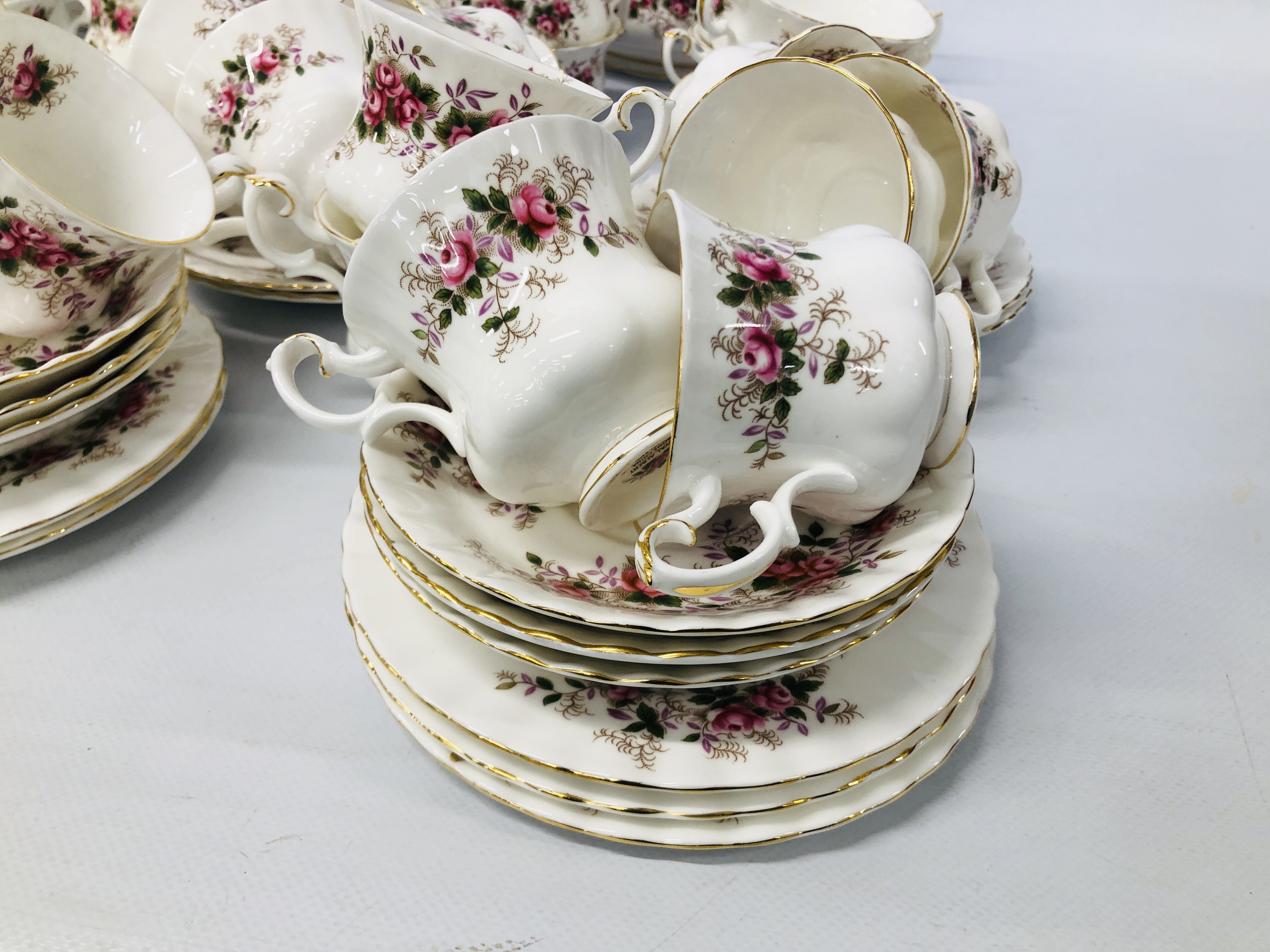 COLLECTION OF ROYAL ALBERT "LAVENDER ROSE" TEA AND DINNER WARE (68 PIECES) + ONE ROYAL ALBERT "LADY - Image 2 of 12