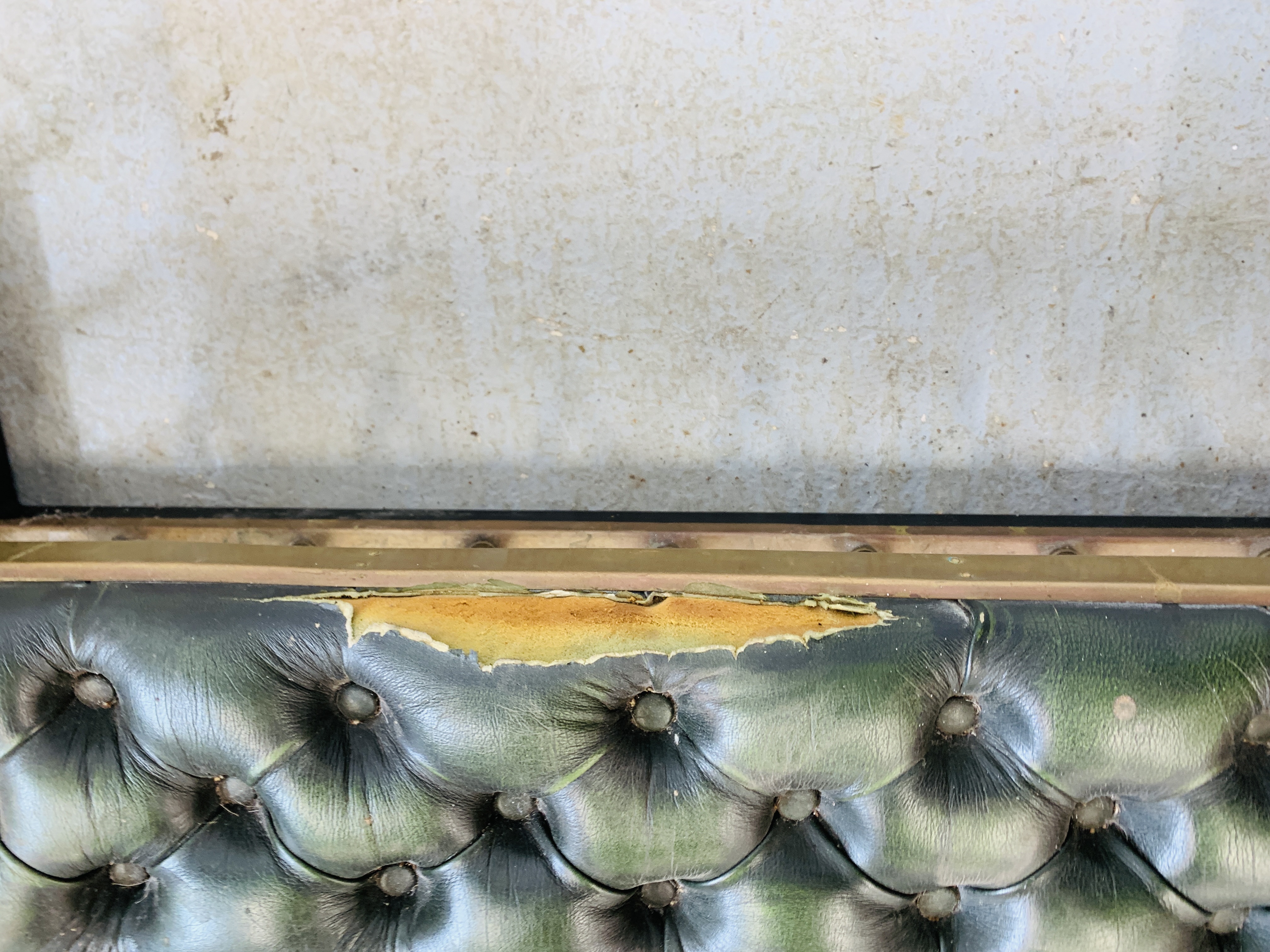 A BRASS FIRE CURB SEAT, THE GREEN LEATHER BUTTON BACK SEAT REQUIRING RESTORATION - MAX. - Image 10 of 10