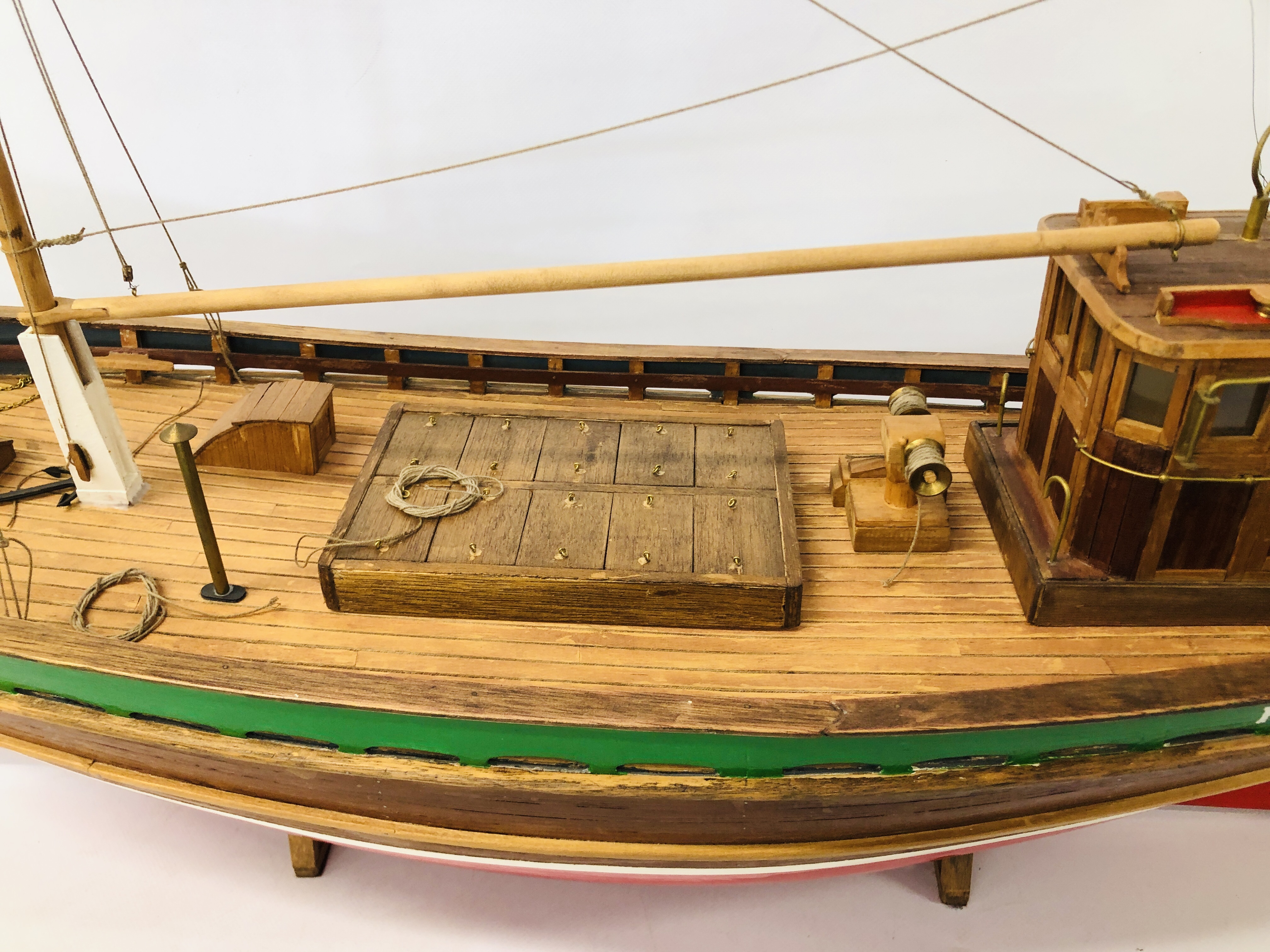 A VINTAGE HAND BUILT WOODEN MODEL OF A FISHING TRAWLER "EILEEN" NO. 96 LENGTH 85CM. HEIGHT 66CM. - Image 5 of 11