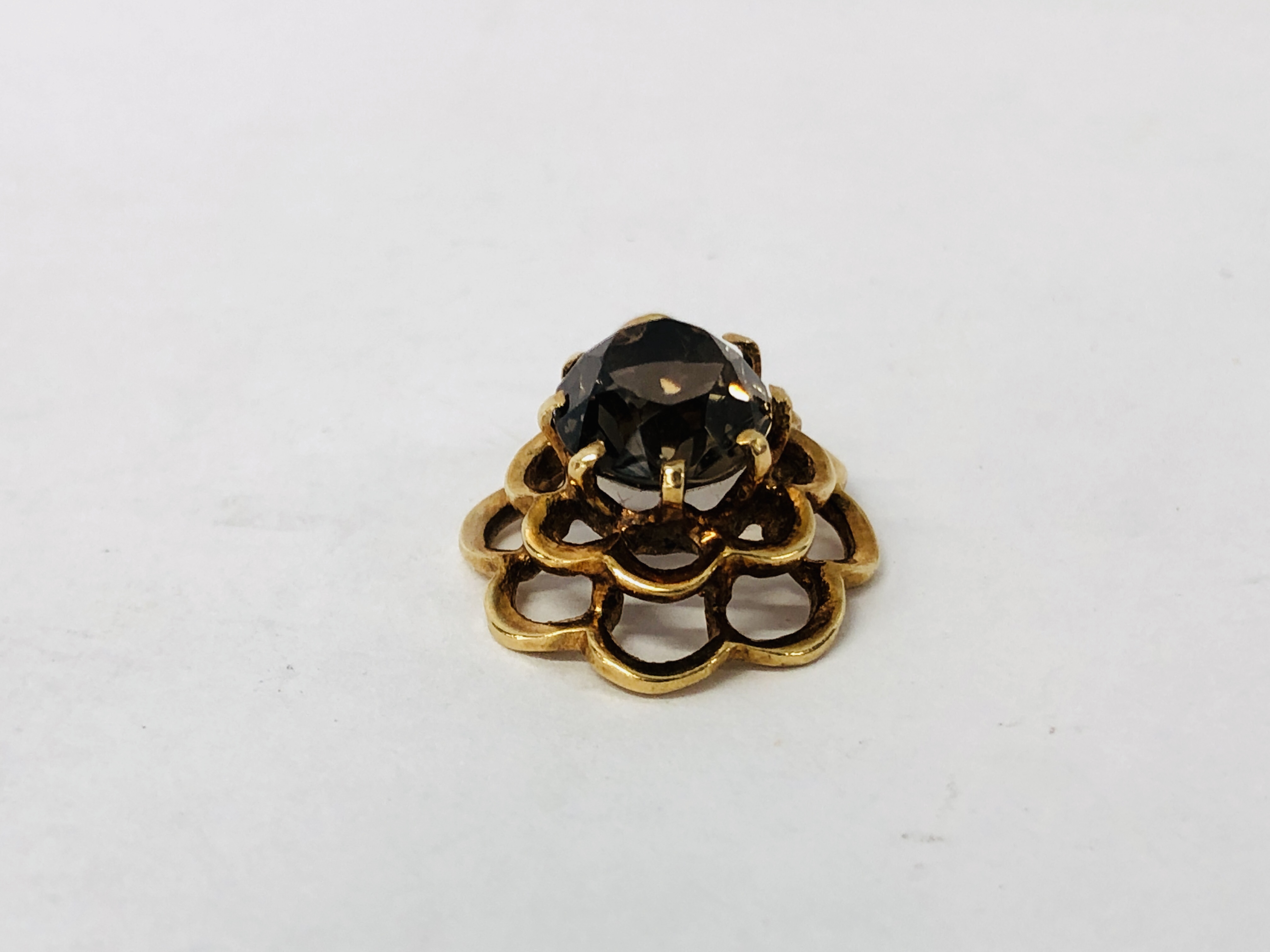 A SMOKY TOPAZ PENDANT, CLAW SET IN AN 9CT GOLD FRAME. - Image 4 of 7