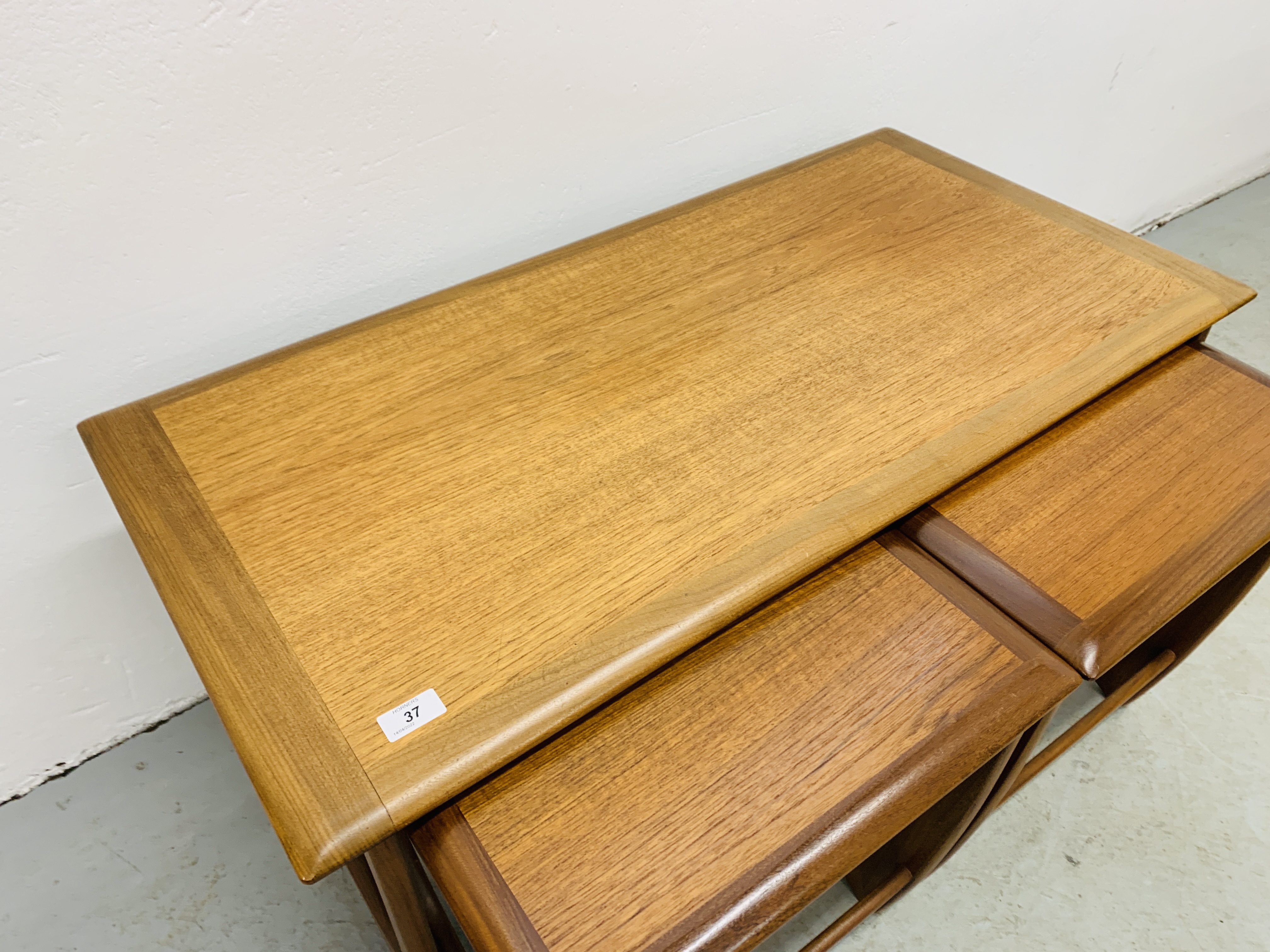 G-PLAN TEAK RECTANGULAR COFFEE TABLE WITH TWO NESTING TABLES BELOW - Image 4 of 12