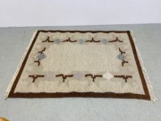 A TRADITIONAL DESIGN WOVEN WOOL CARPET 138 X 183CM.