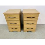 A PAIR OF MODERN LIGHT OAK EFFECT FINISH 3 DRAWER BEDSIDE CHESTS.