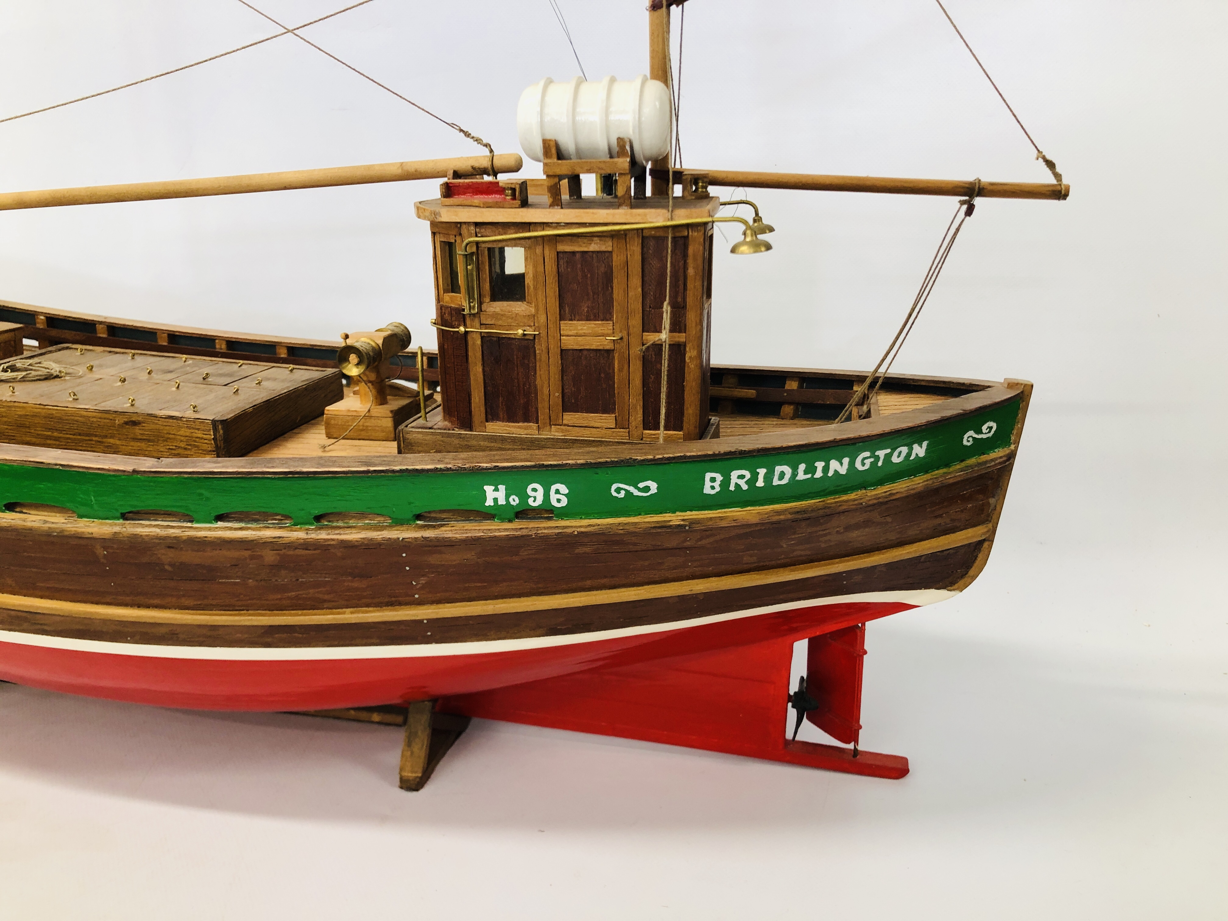 A VINTAGE HAND BUILT WOODEN MODEL OF A FISHING TRAWLER "EILEEN" NO. 96 LENGTH 85CM. HEIGHT 66CM. - Image 6 of 11